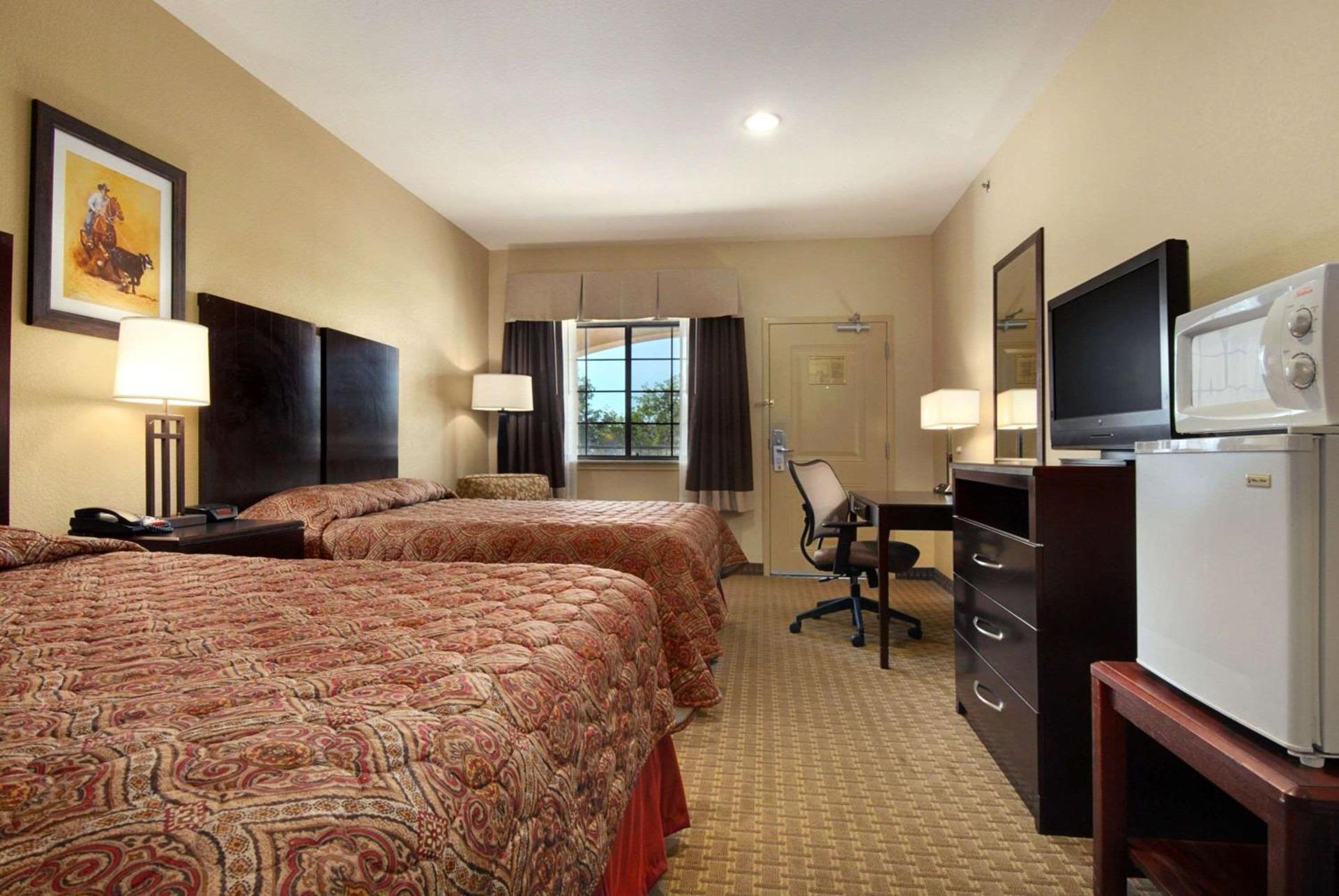 Super 8 by Wyndham Stephenville photo 6