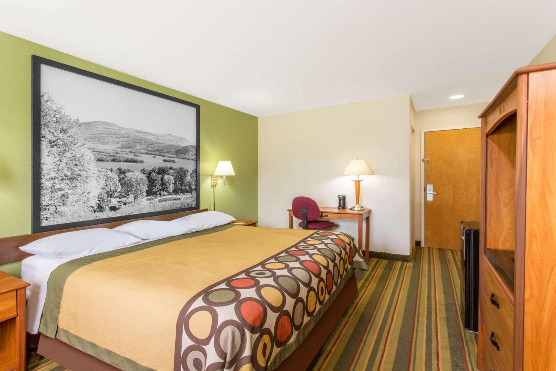 Super 8 by Wyndham Bedford photo 20
