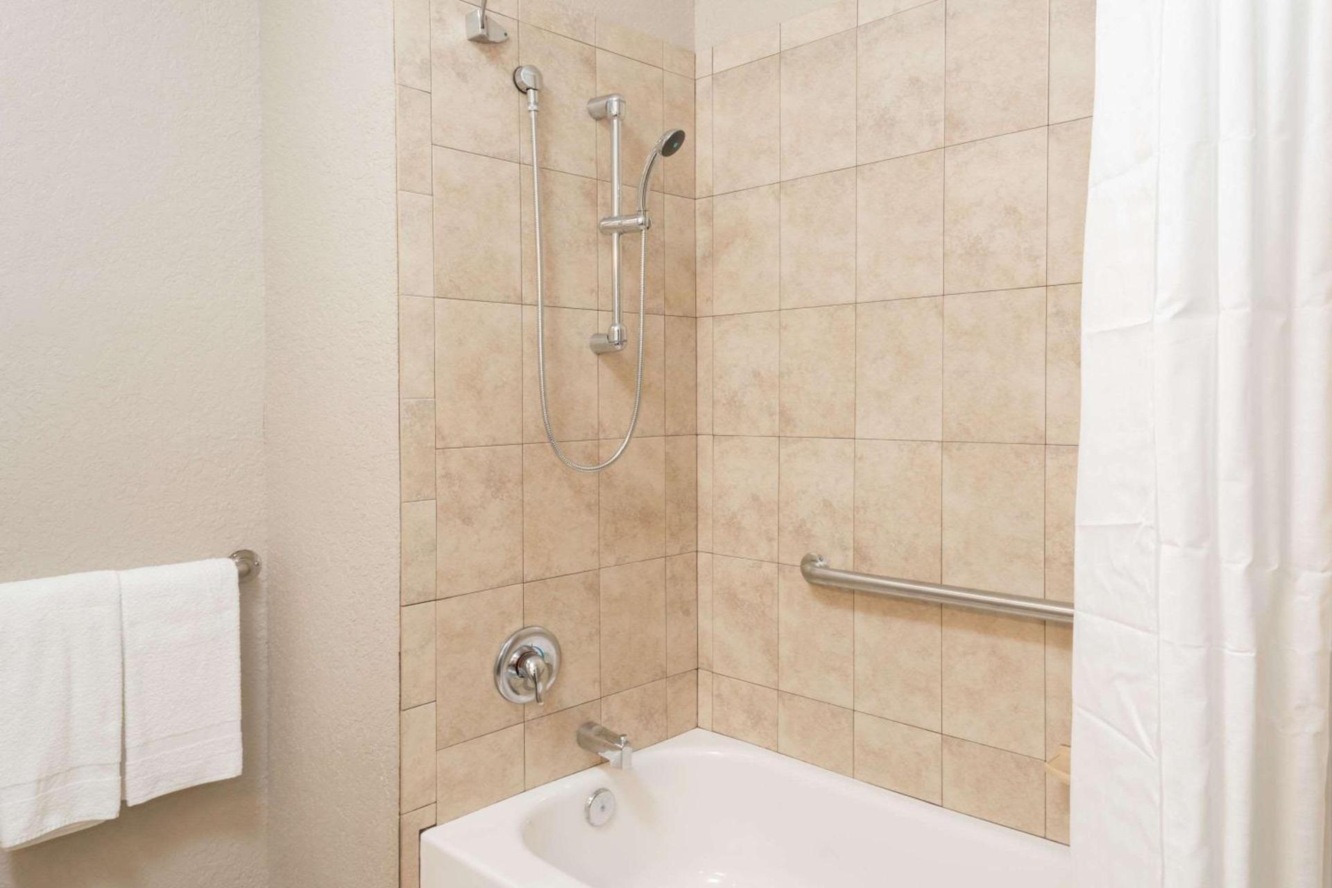 Super 8 by Wyndham Pompano Beach photo 16