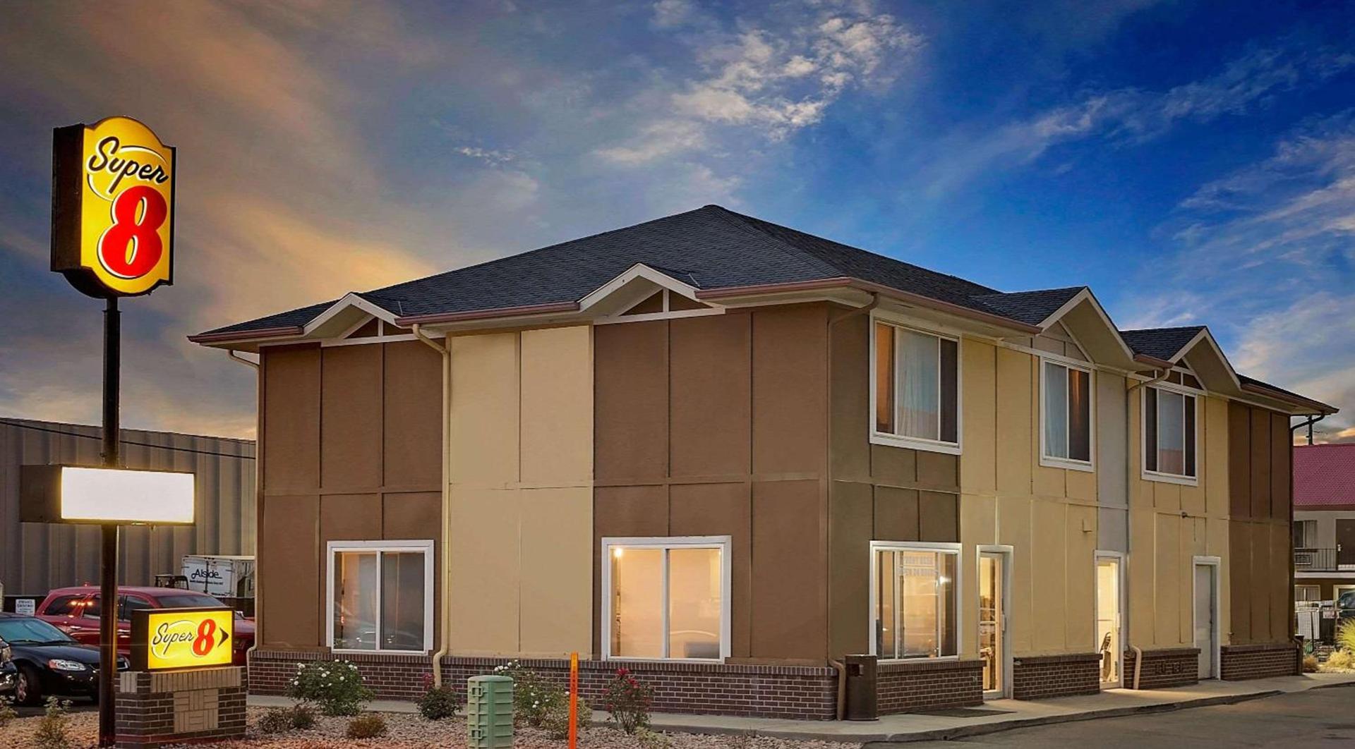 Super 8 by Wyndham Denver Central photo 2