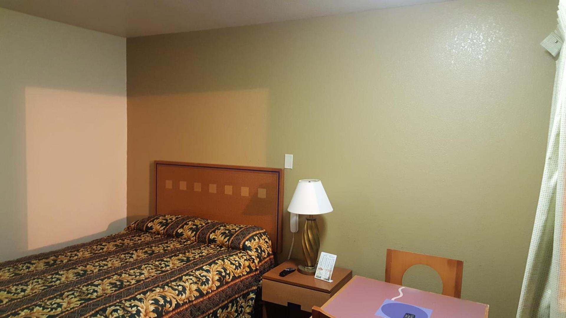 America's Best Inn - Macon photo 12