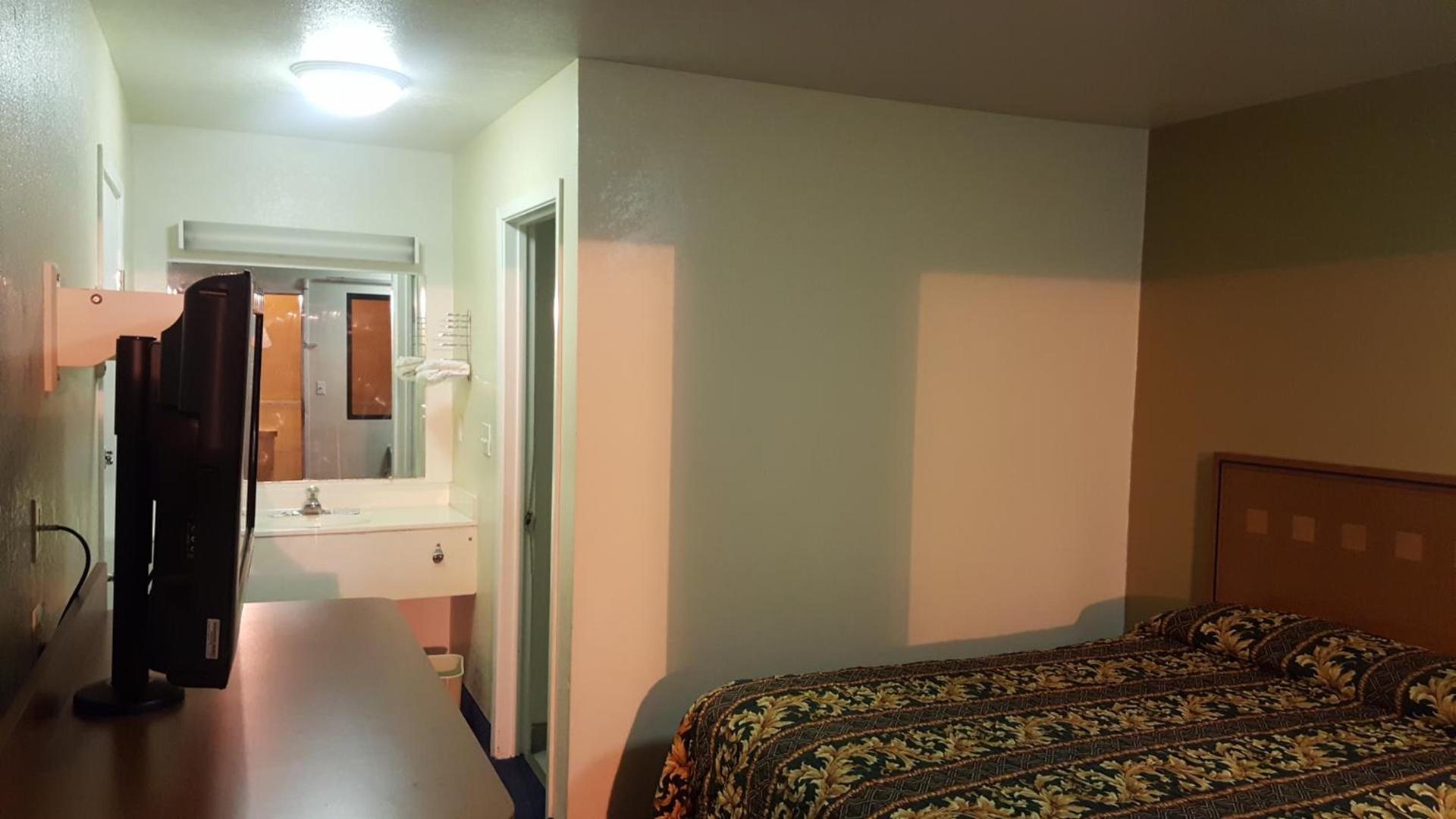 America's Best Inn - Macon photo 13