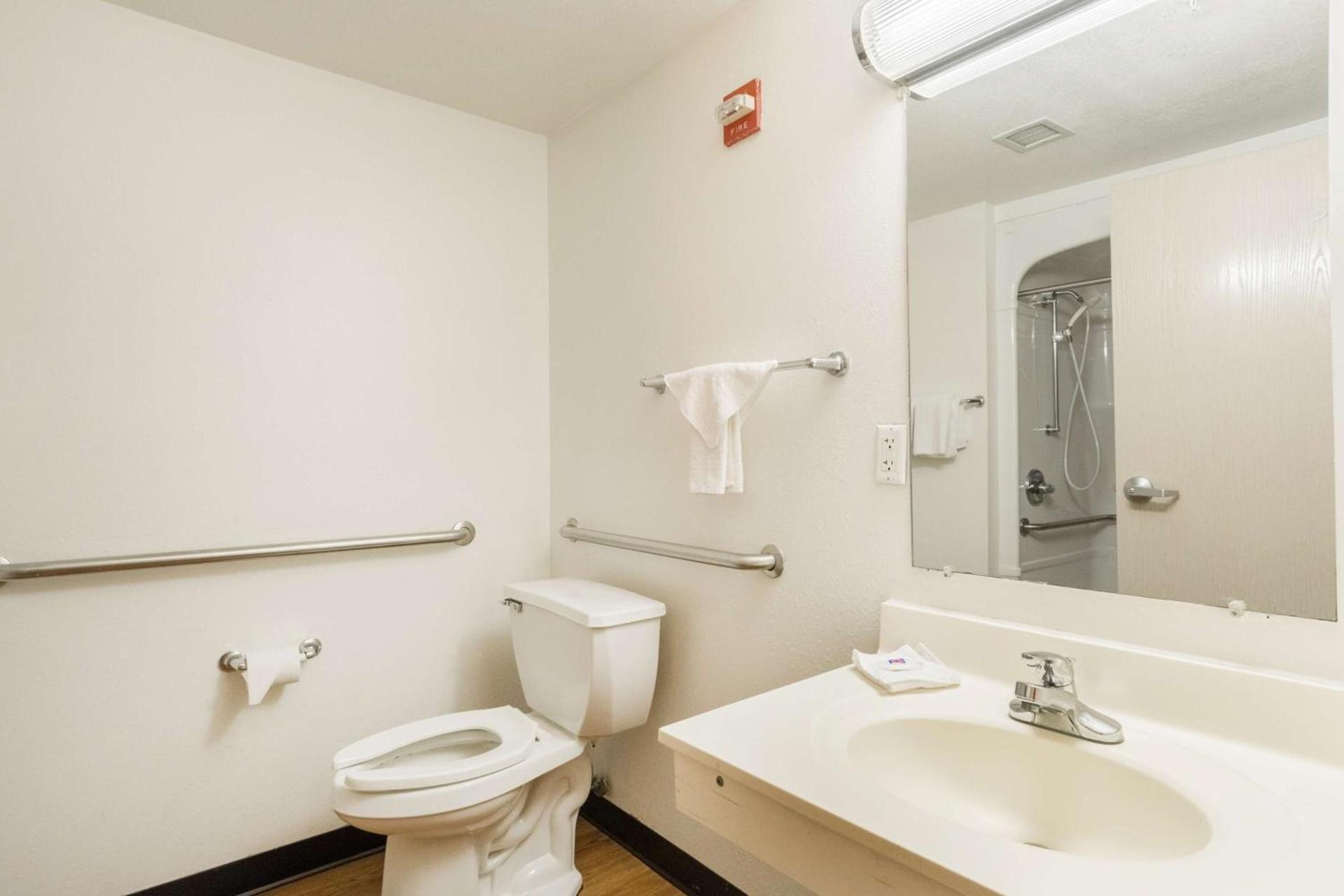 Motel 6-Newport, TN photo 23