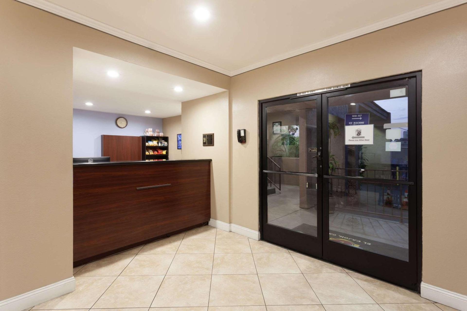 Super 8 by Wyndham El Cajon San Diego photo 3