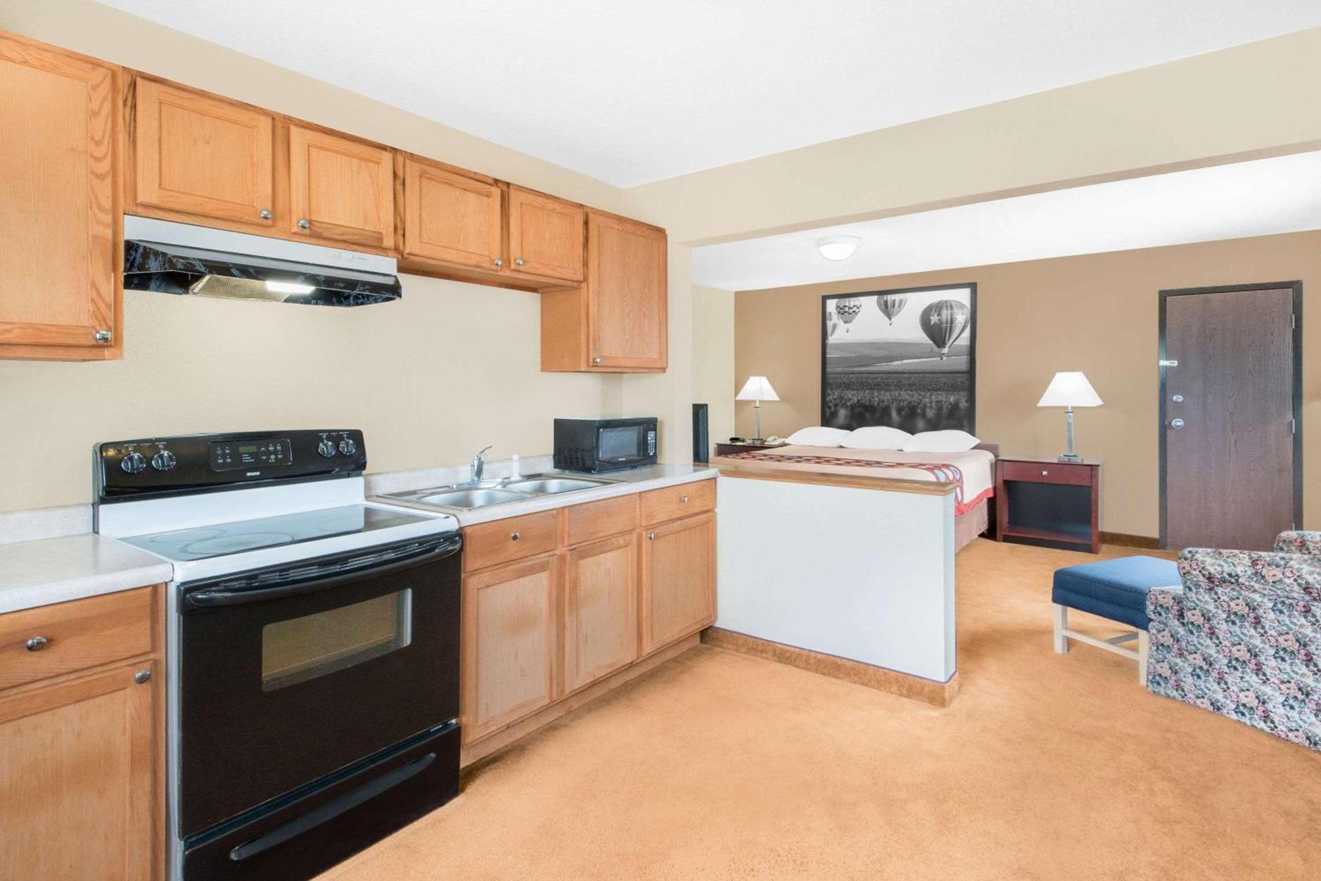 Super 8 by Wyndham Marshalltown photo 8