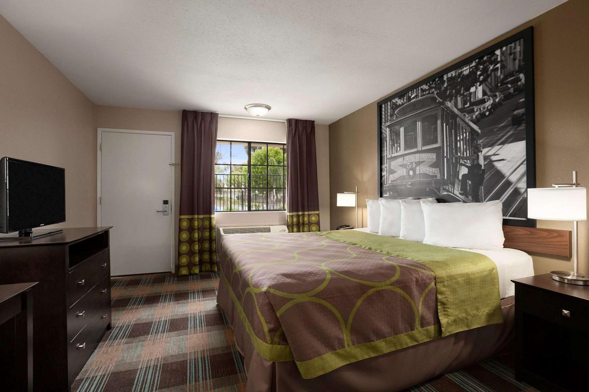 Super 8 by Wyndham Salinas photo 48