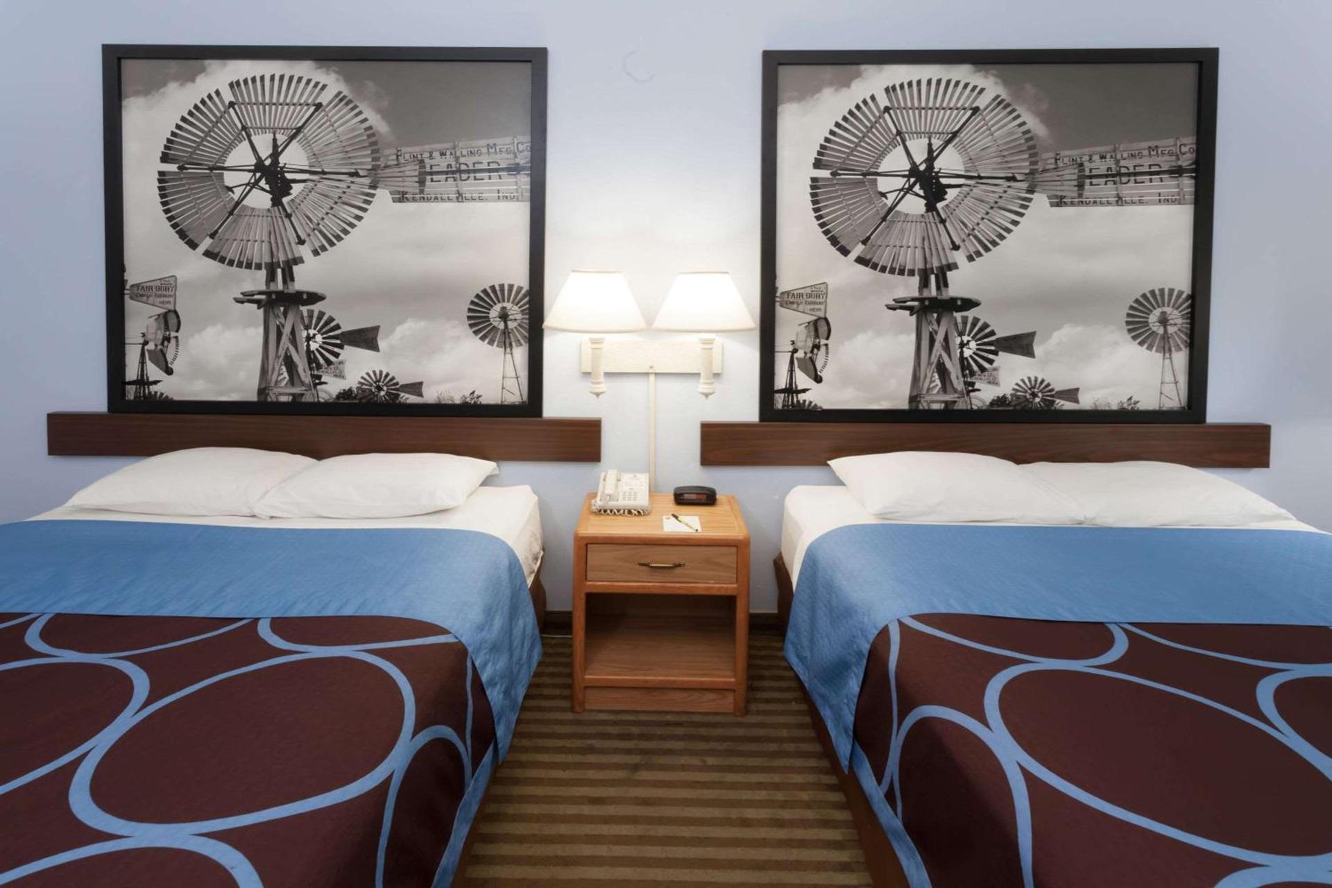 Super 8 by Wyndham Huntington photo 21
