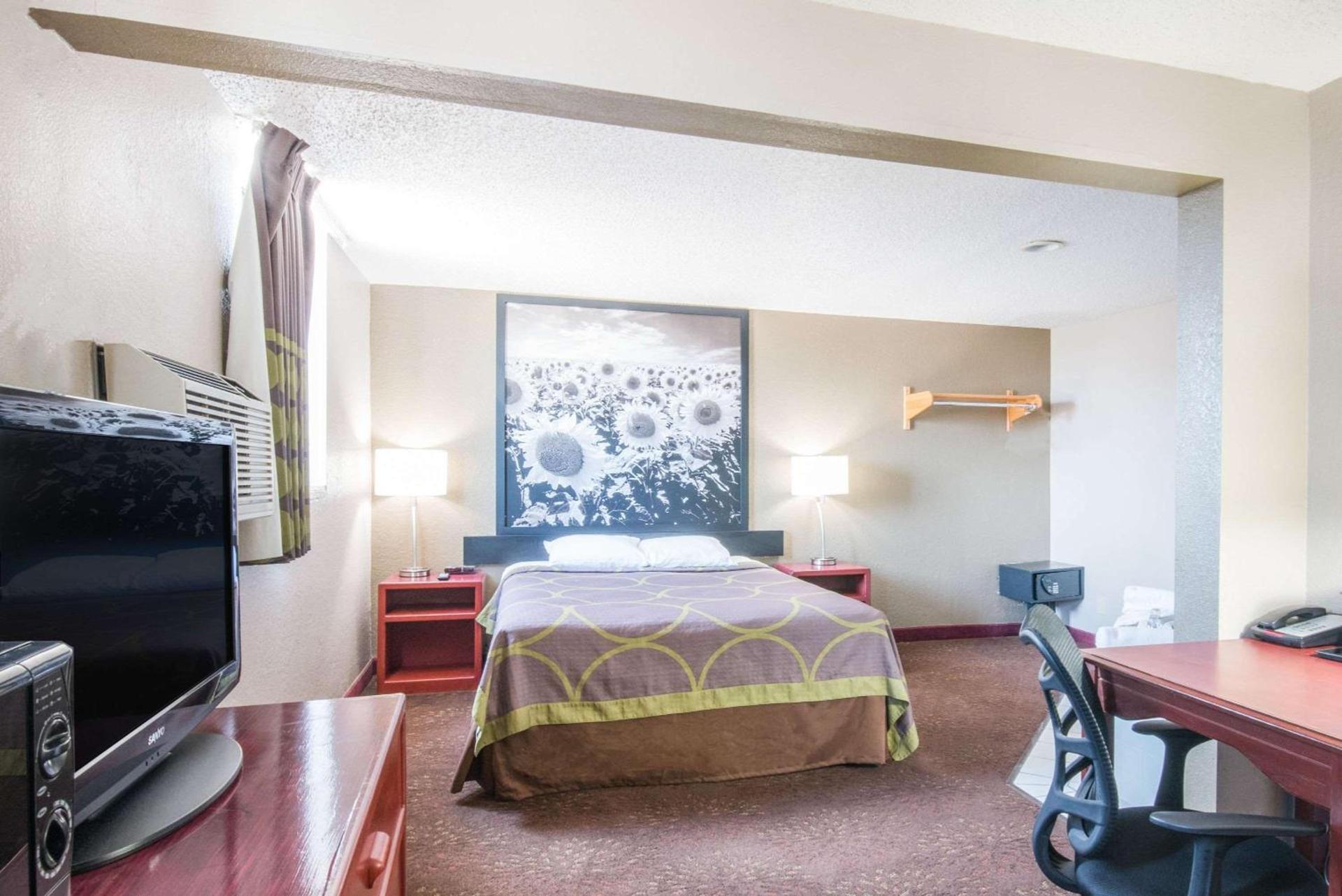 Super 8 by Wyndham Jamestown photo 11