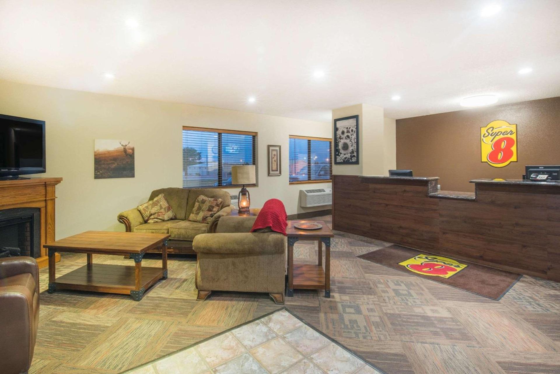 Super 8 by Wyndham Jamestown photo 4