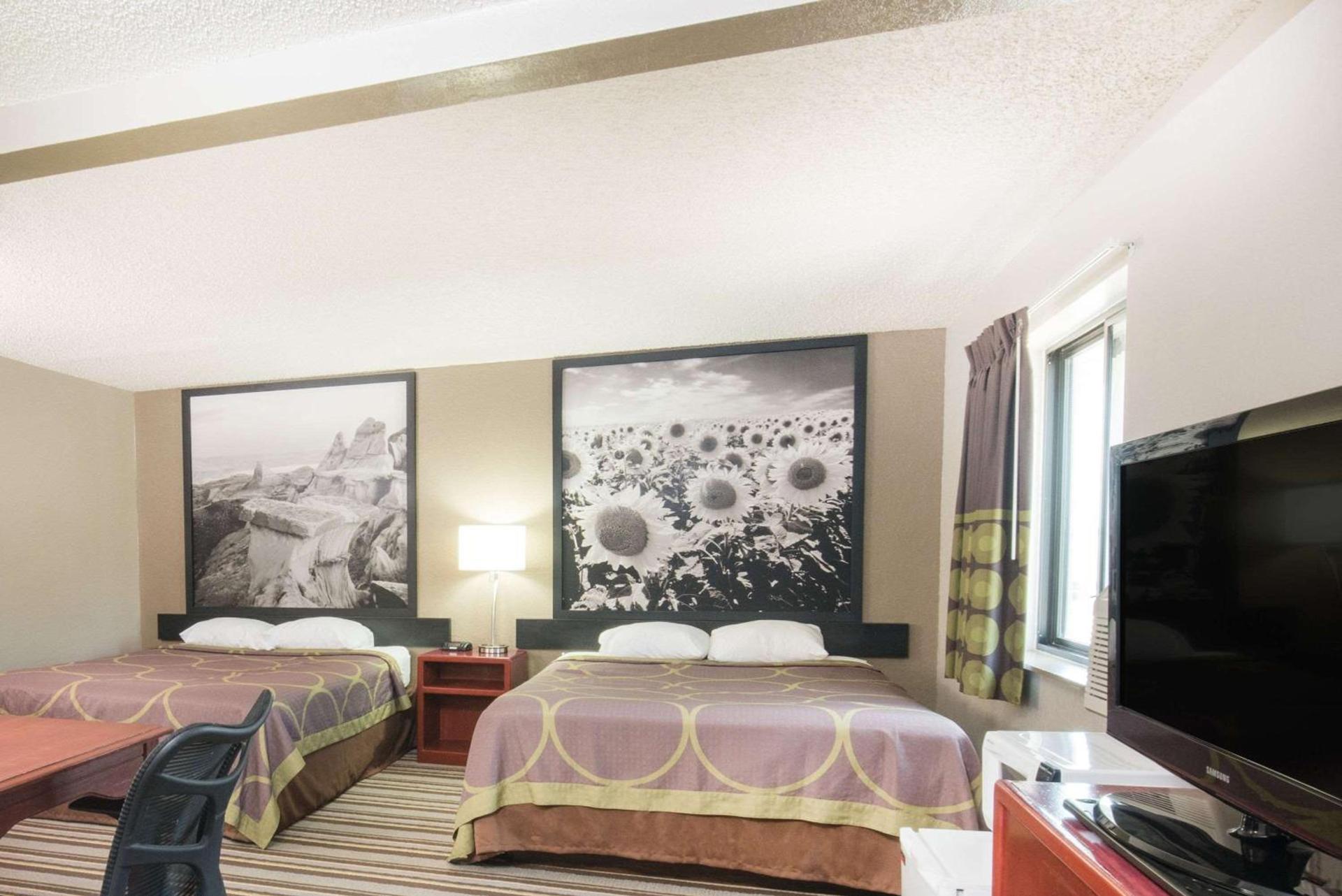 Super 8 by Wyndham Jamestown photo 8