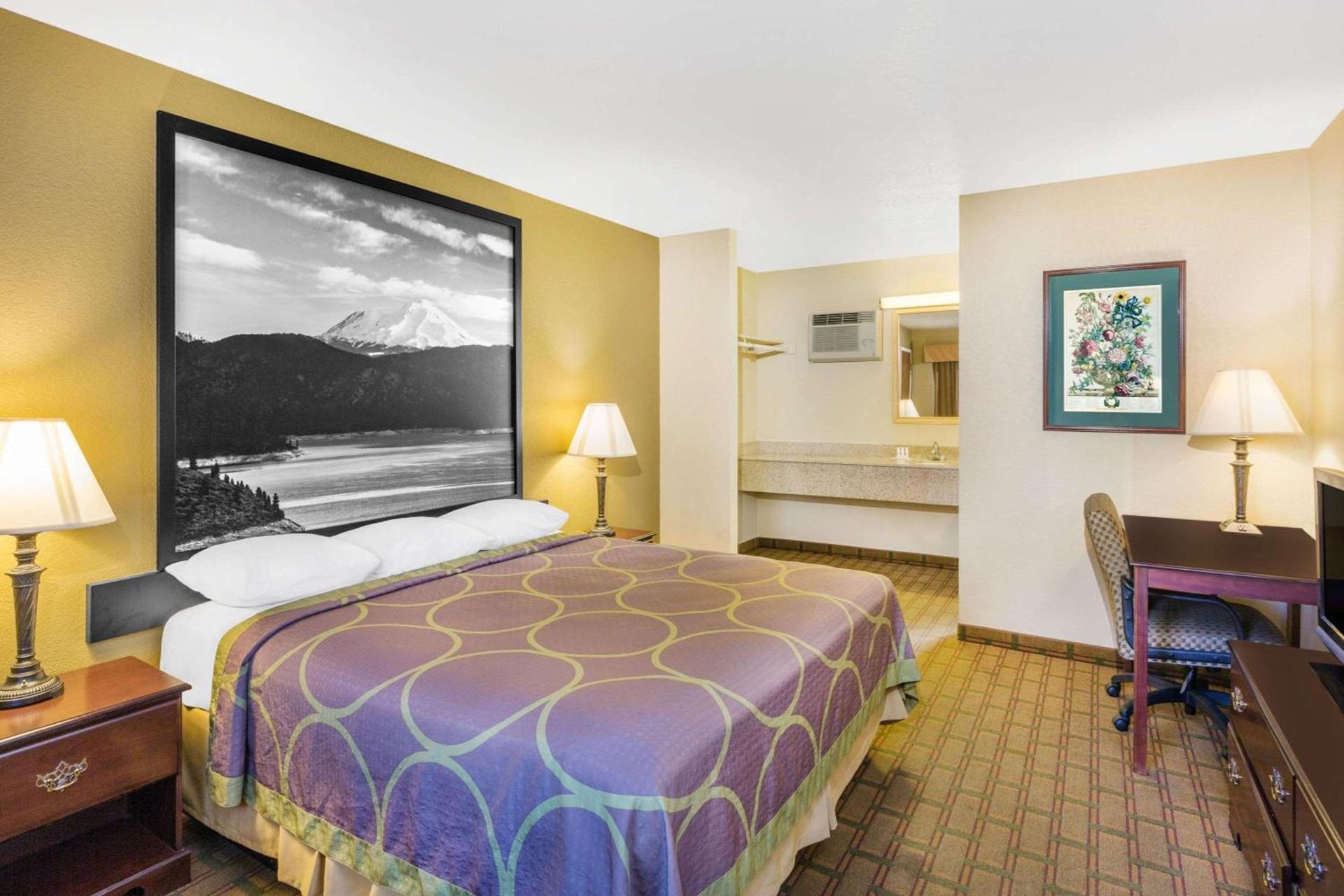 Super 8 by Wyndham Corning photo 10