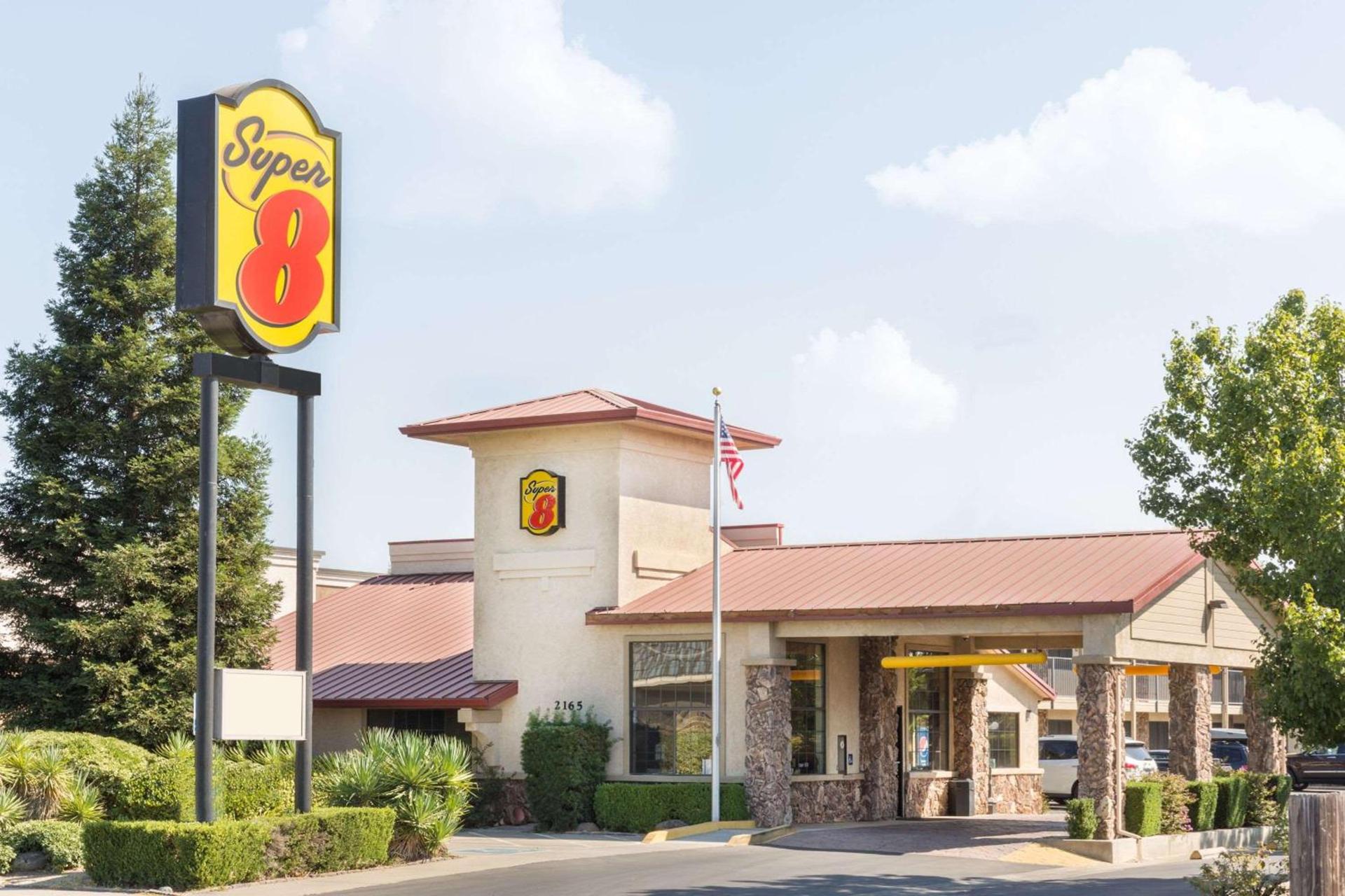 Super 8 by Wyndham Corning photo 2
