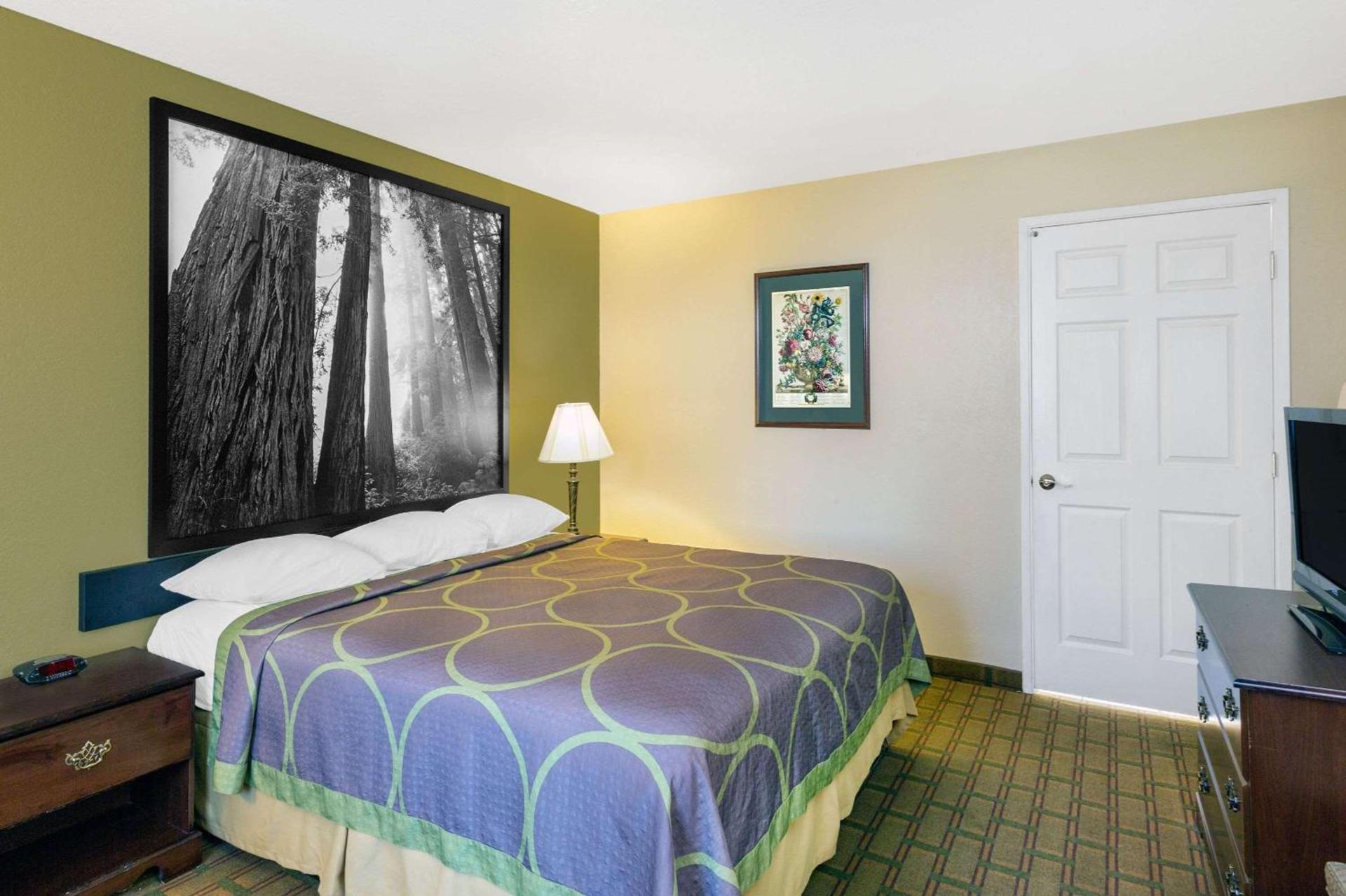 Super 8 by Wyndham Corning photo 11