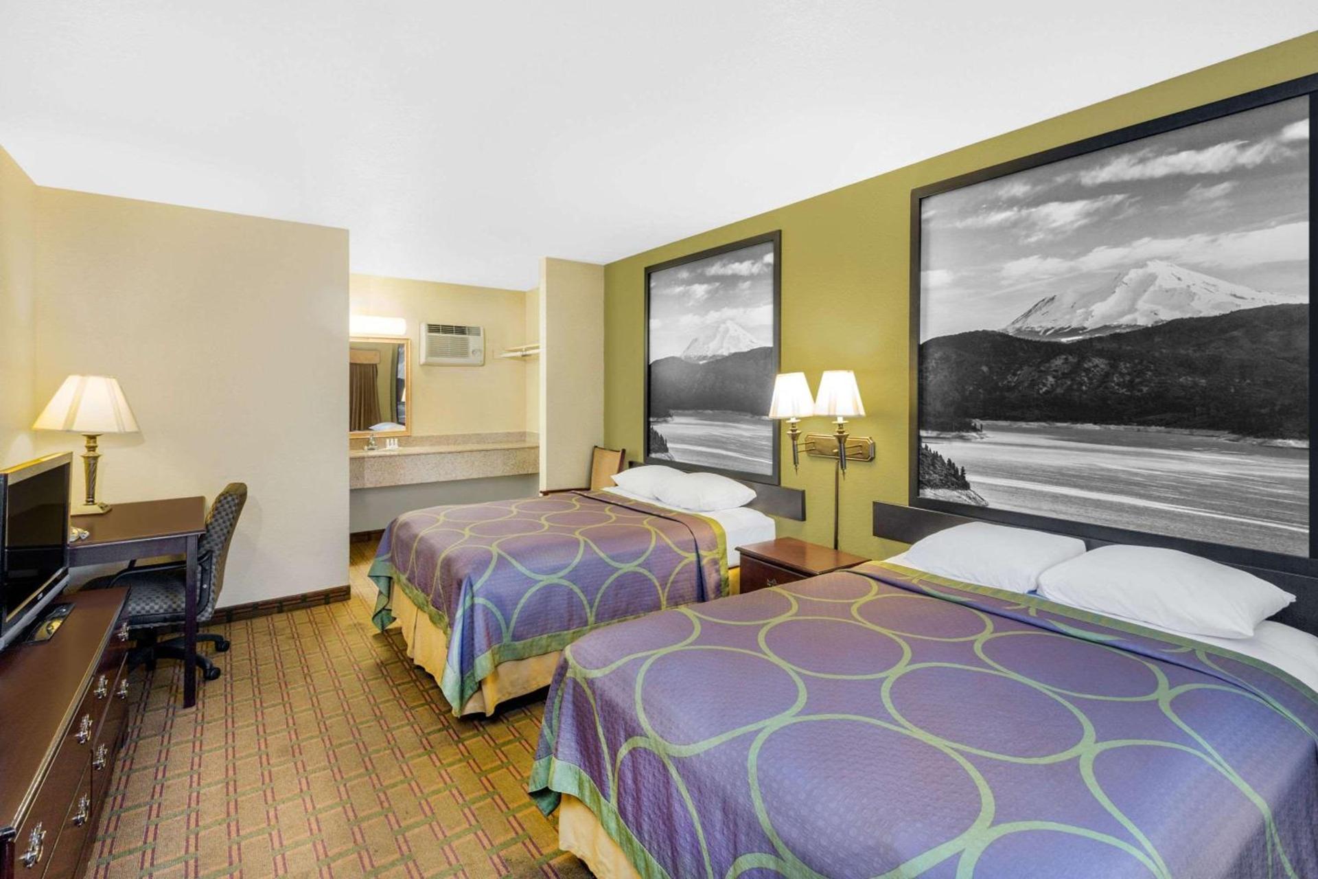 Super 8 by Wyndham Corning photo 5