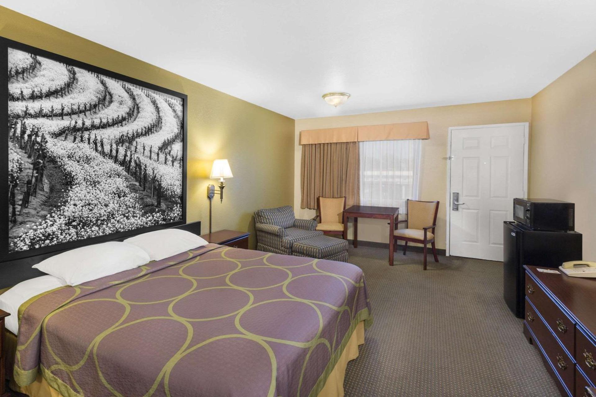 Super 8 by Wyndham Corning photo 7