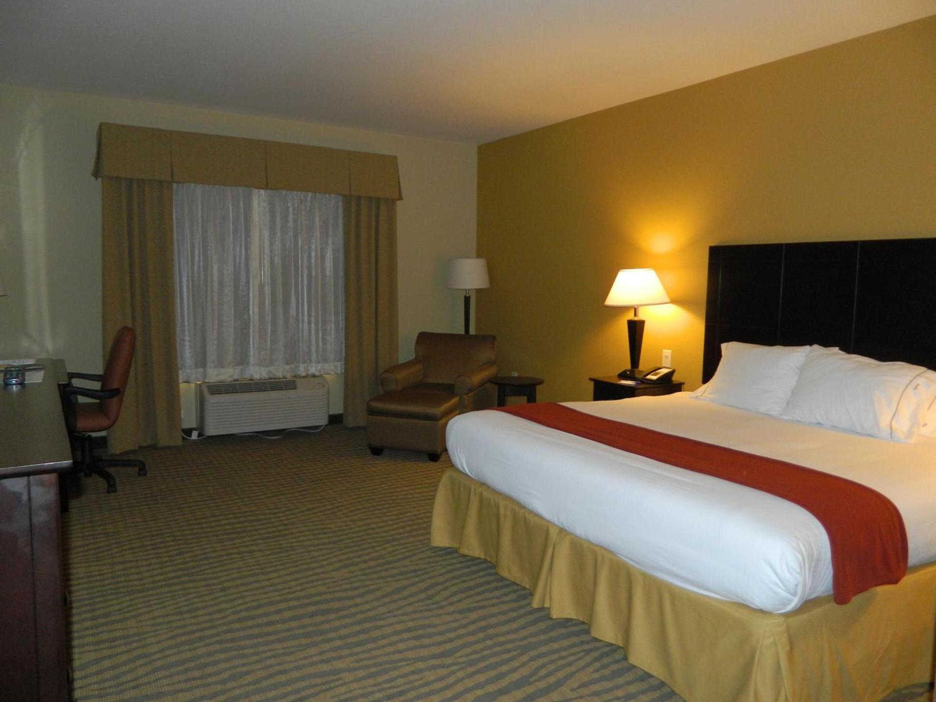 Holiday Inn Express & Suites Gallup East by IHG photo 3