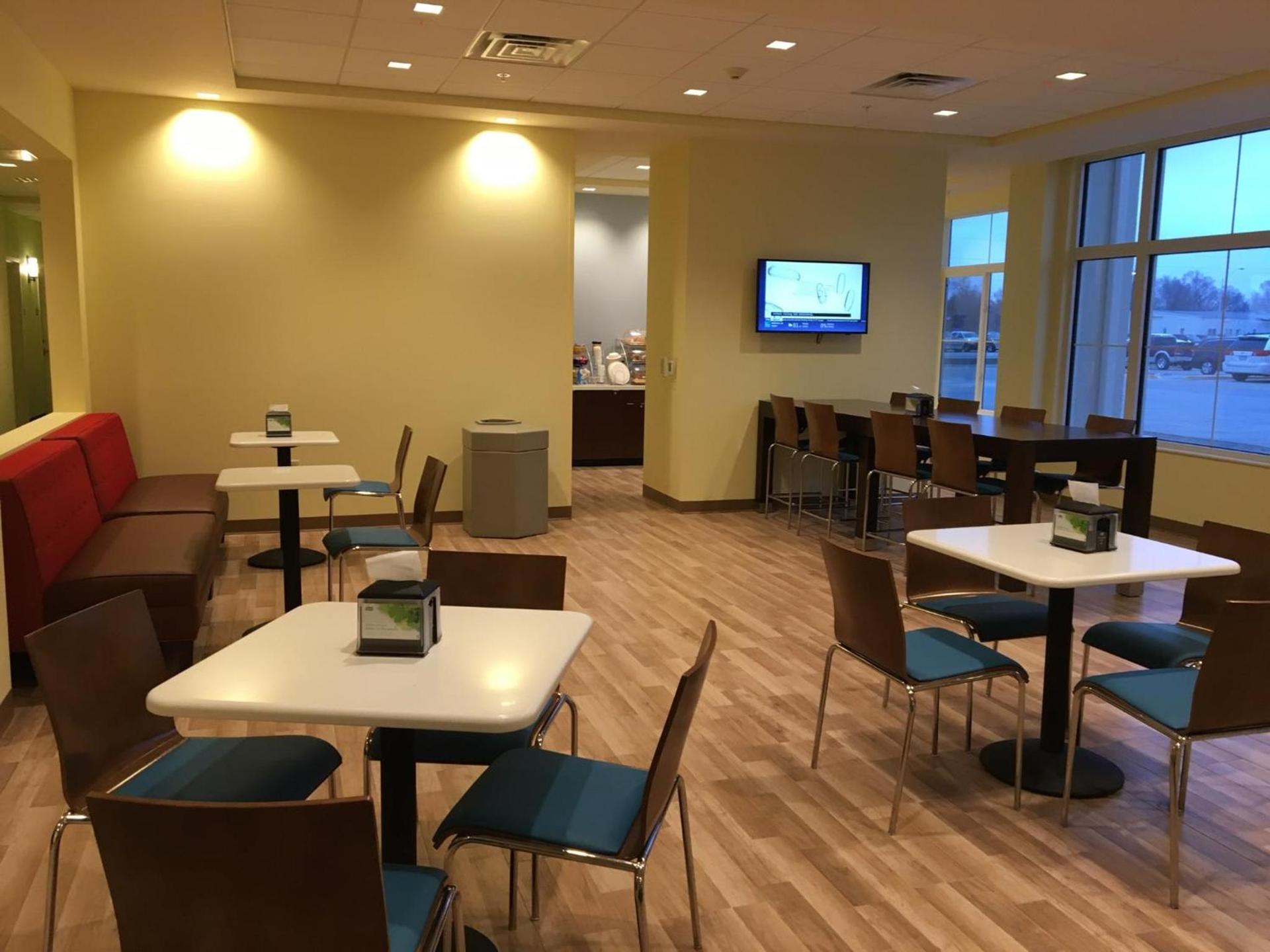 Days Inn & Suites by Wyndham Kearney NE photo 12