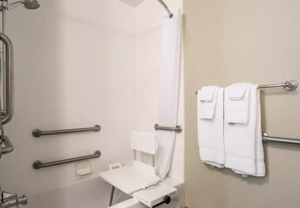 Sleep Inn & Suites Hannibal West photo 12
