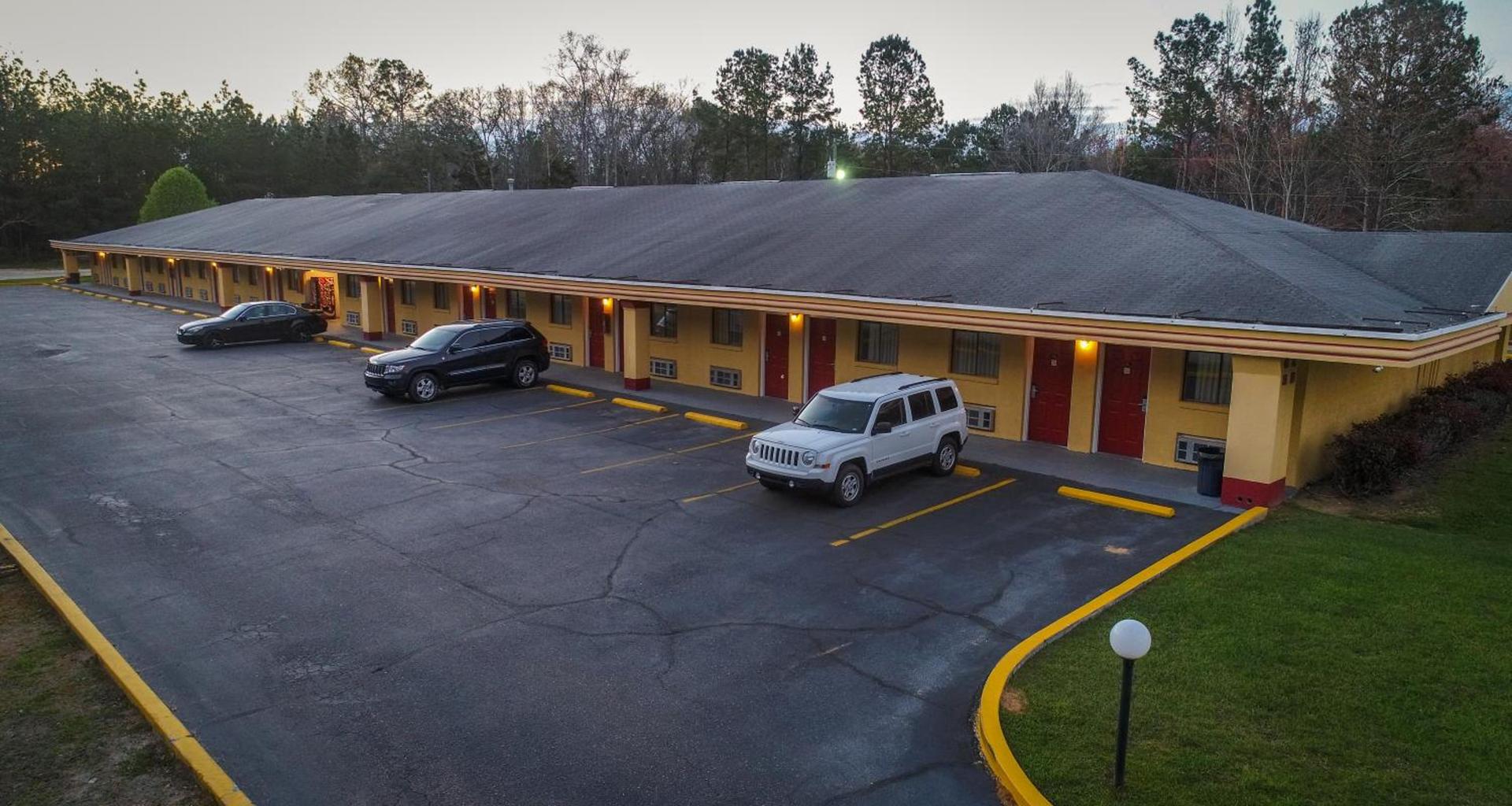 Super 8 by Wyndham Chipley photo 19