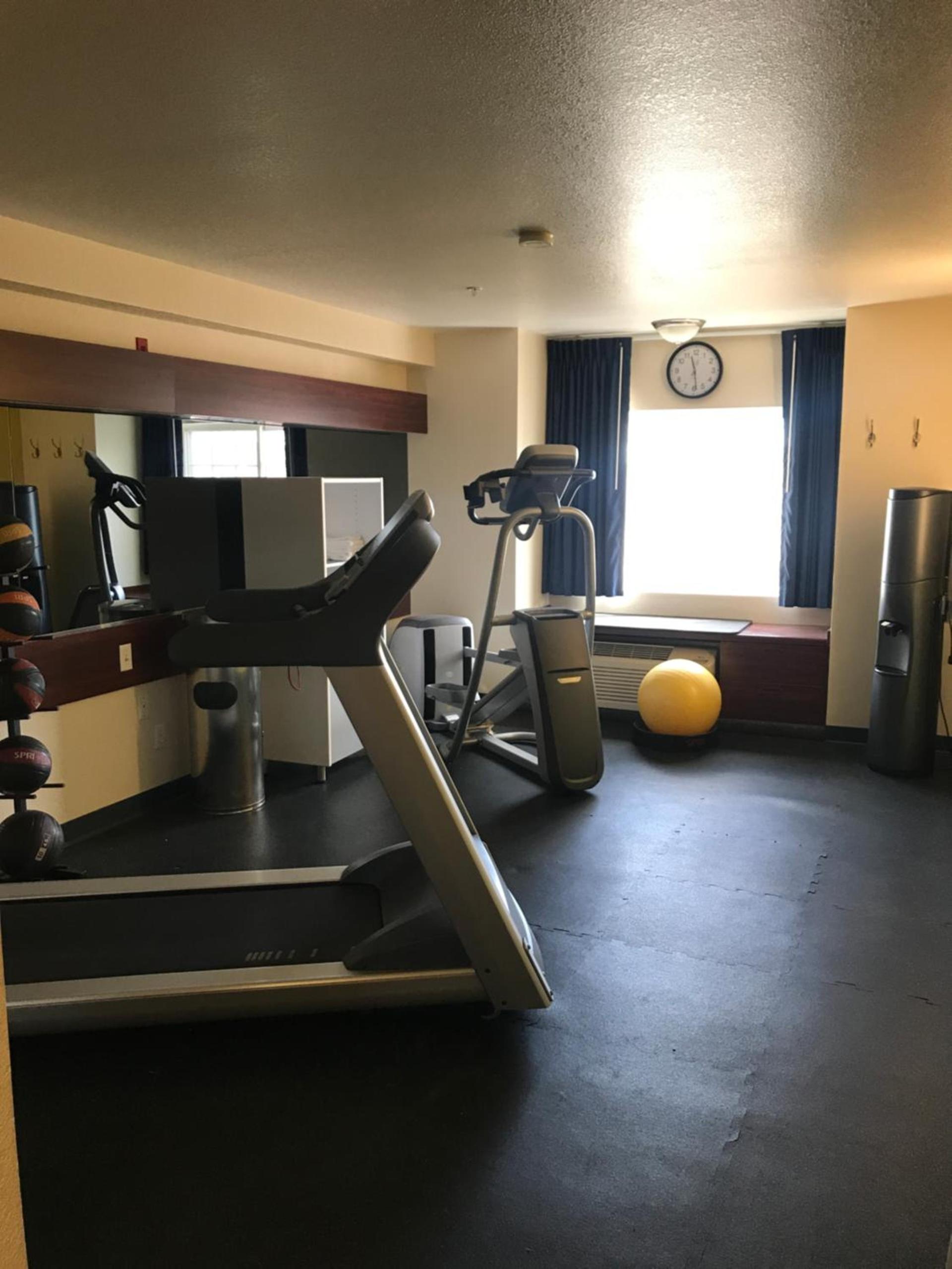 Days Inn & Suites by Wyndham Greeley photo 27