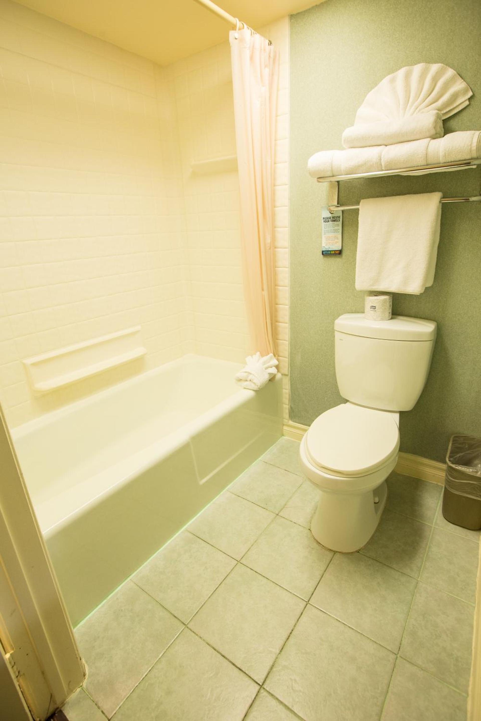 Anaheim Carriage Inn photo 9