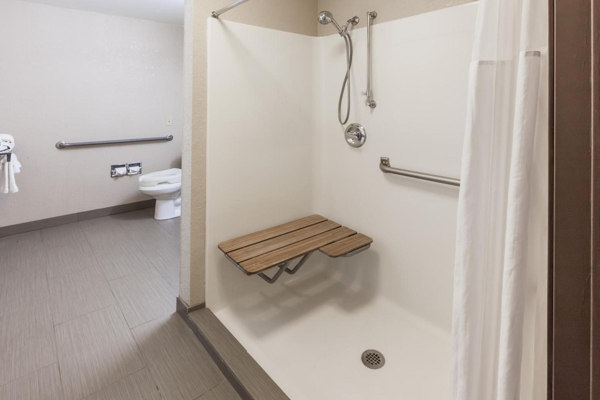 Baymont by Wyndham Gaylord photo 12