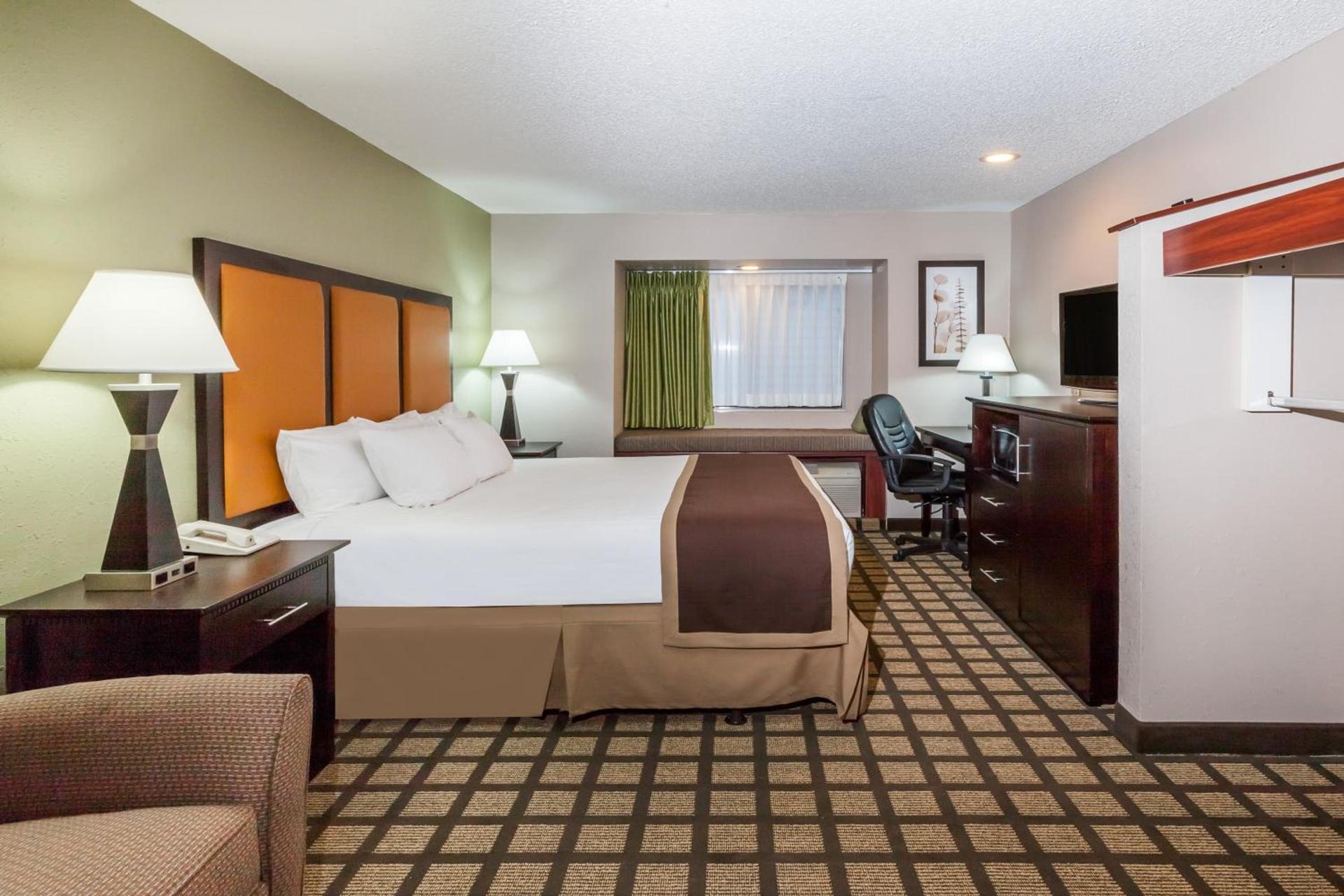 Baymont by Wyndham Gaylord photo 2