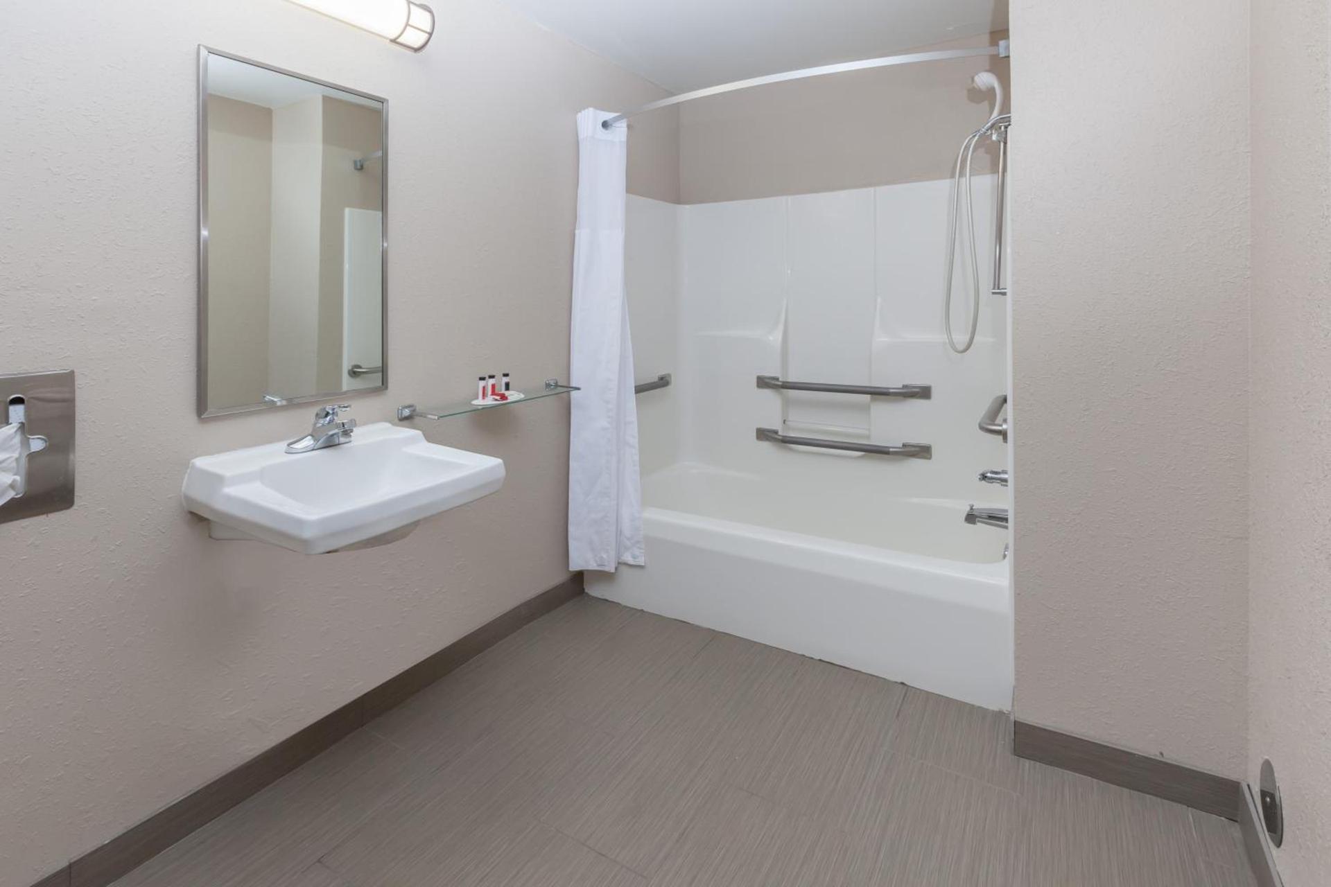 Baymont by Wyndham Gaylord photo 17