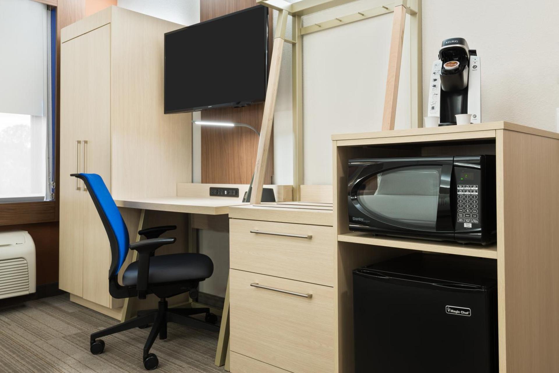 Holiday Inn Express & Suites - Nearest Universal Orlando by IHG photo 6