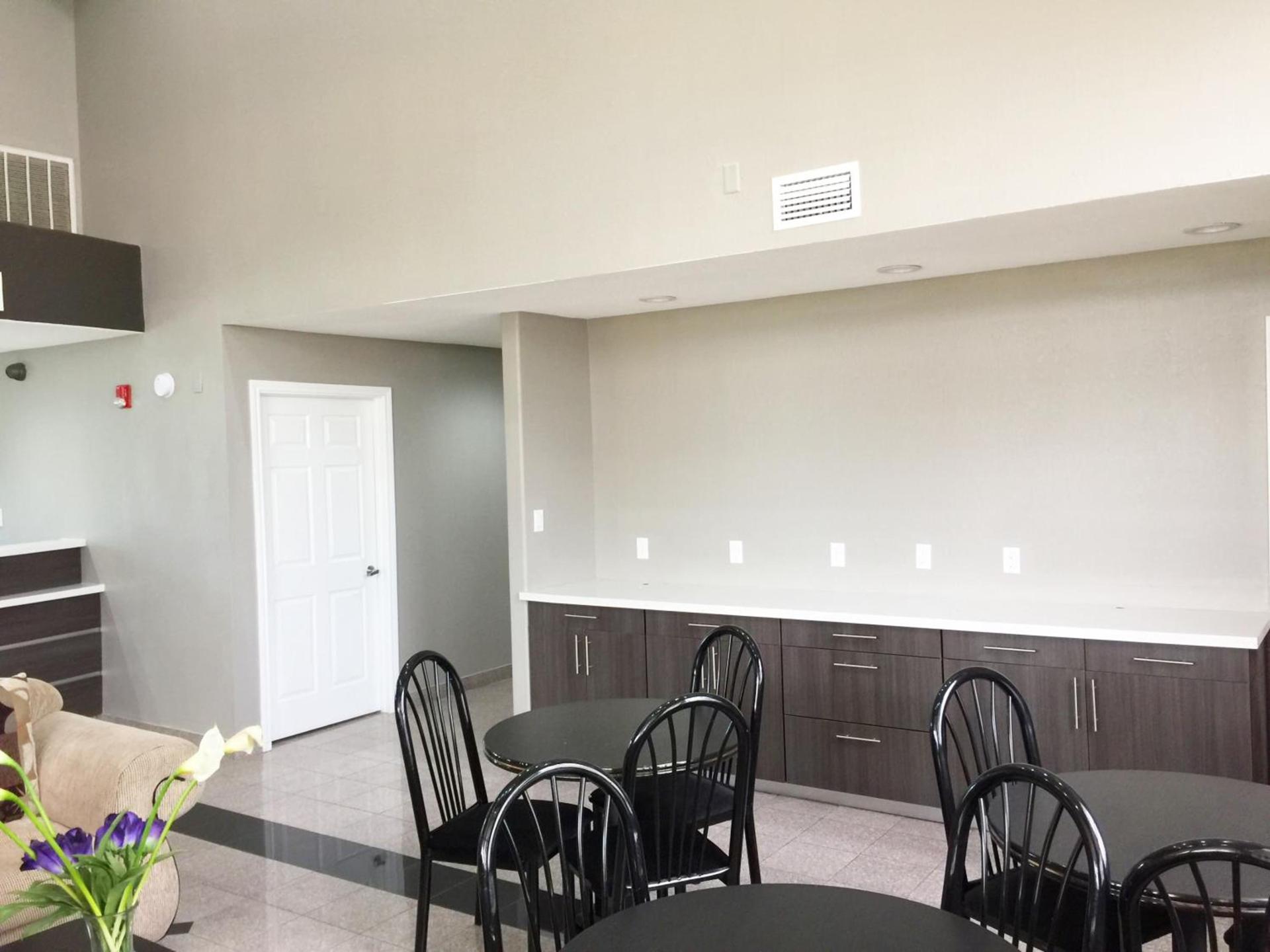 Americas Best Value Inn & Suites Mont Belvieu Houston photo 18