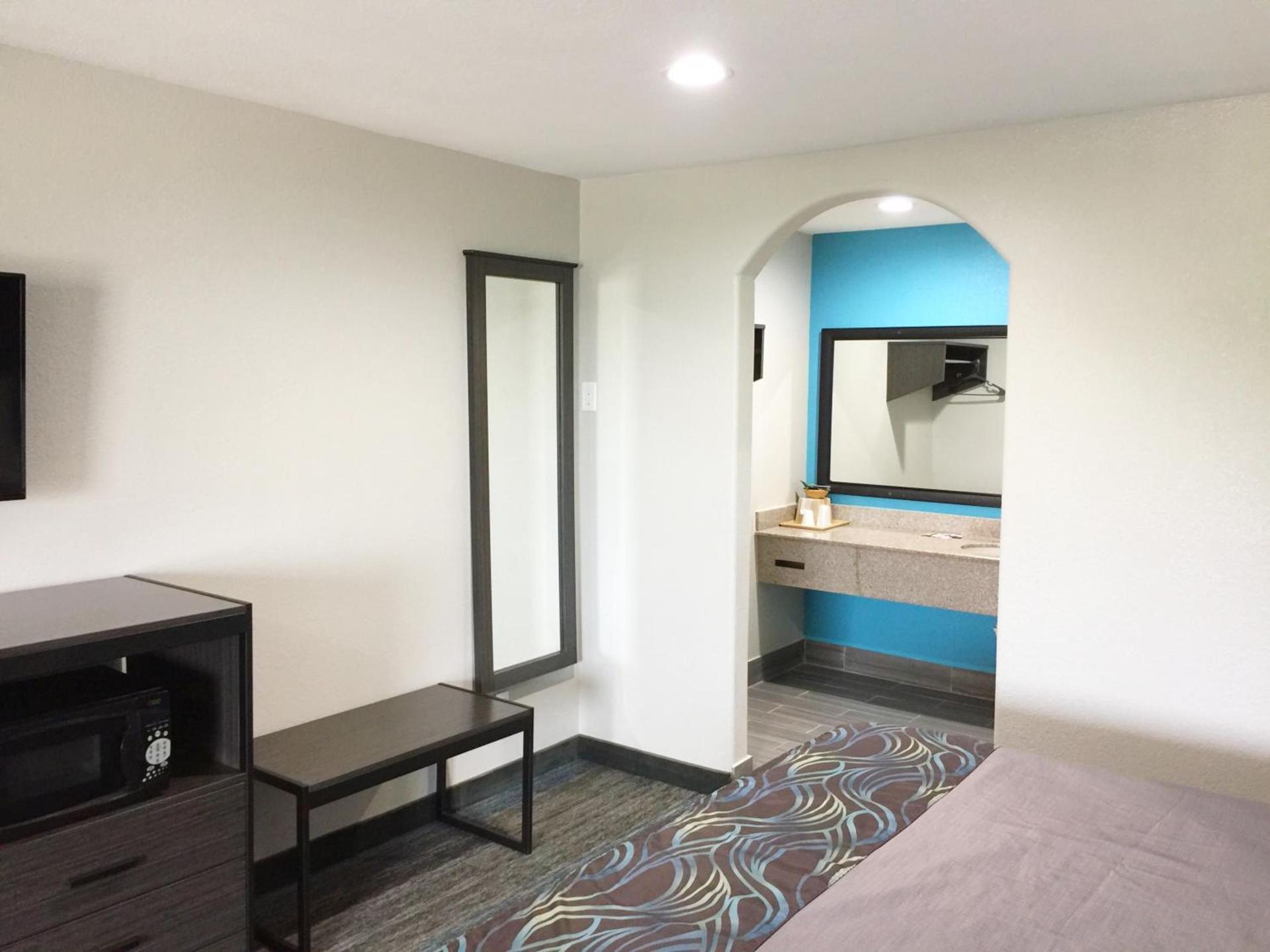 Americas Best Value Inn & Suites Mont Belvieu Houston photo 27