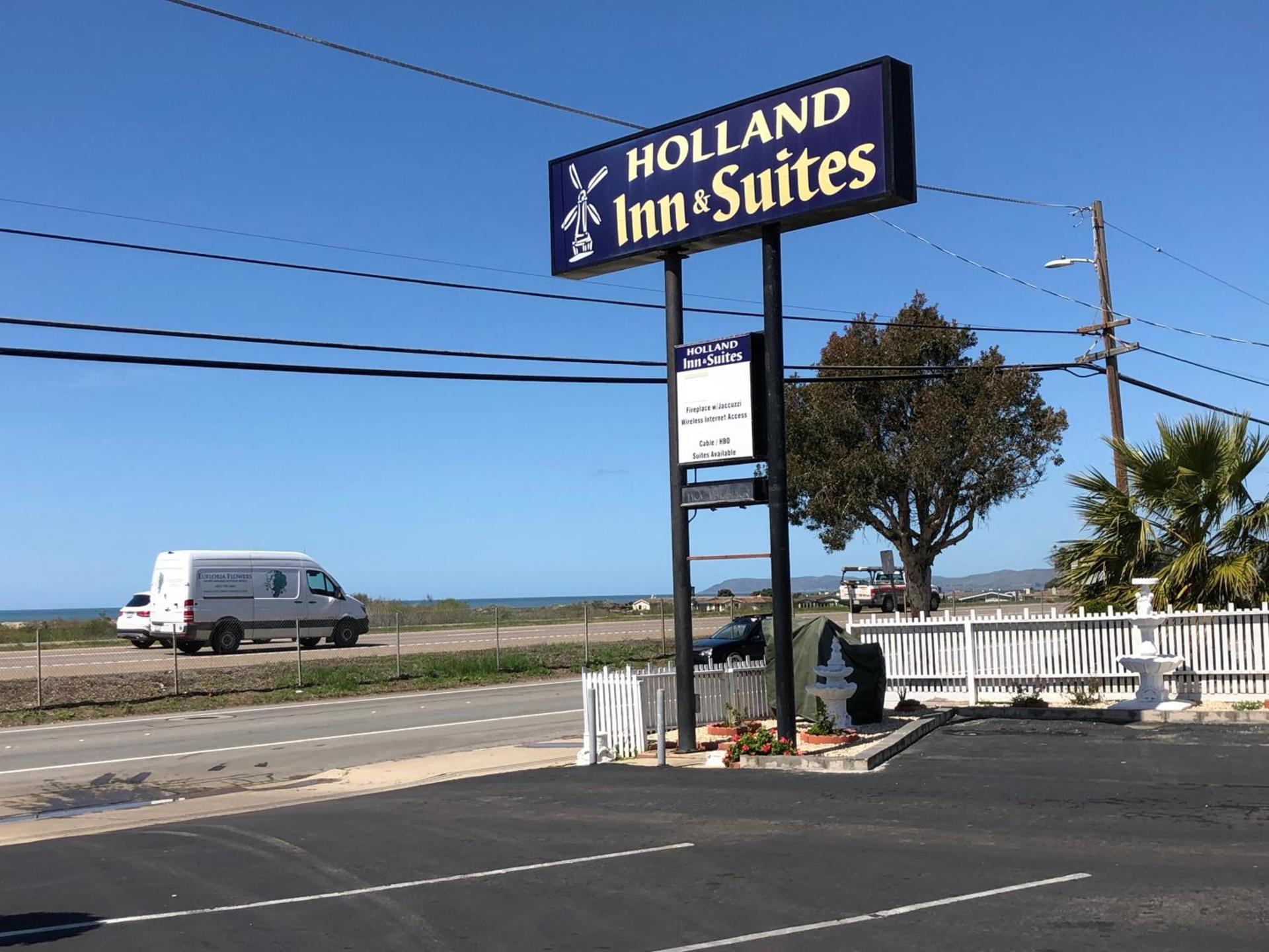 Holland Inn & Suites photo 8