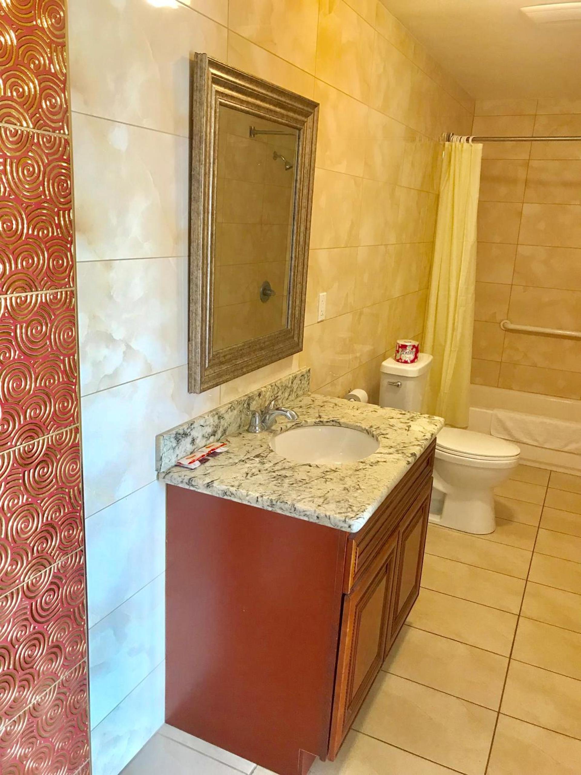 norwalk inn & suites photo 6