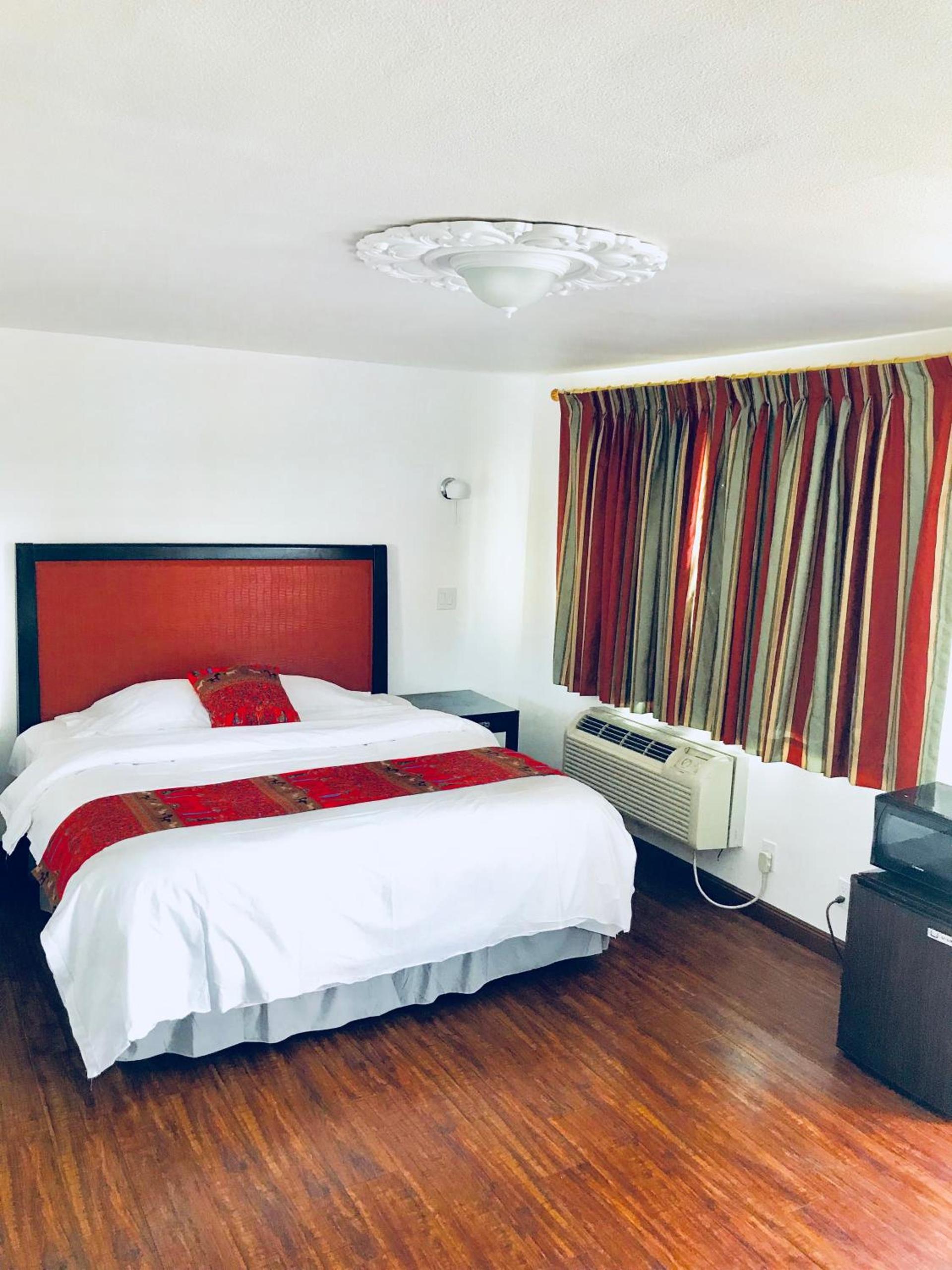 norwalk inn & suites photo 7