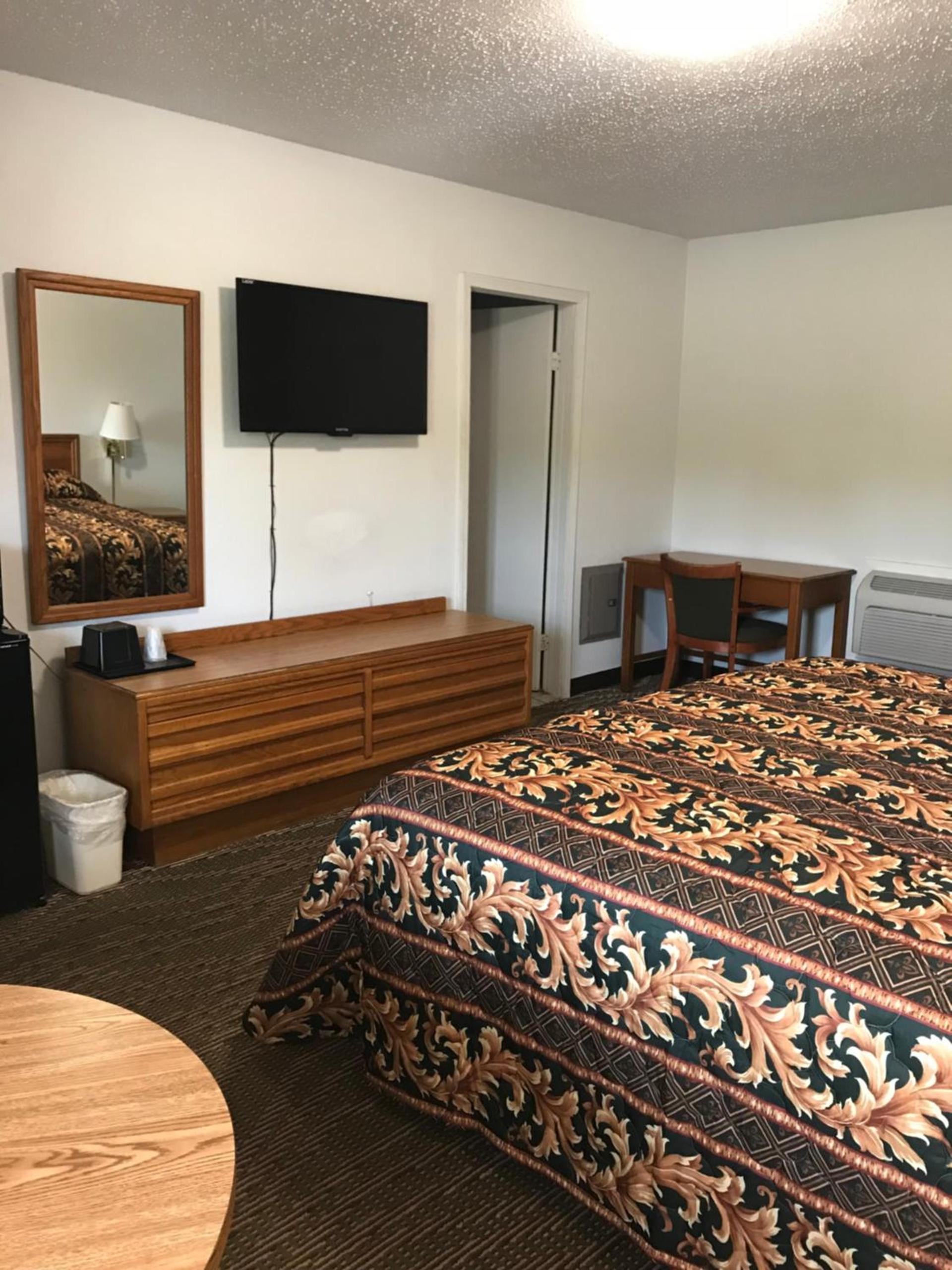 Budget Inn photo 13