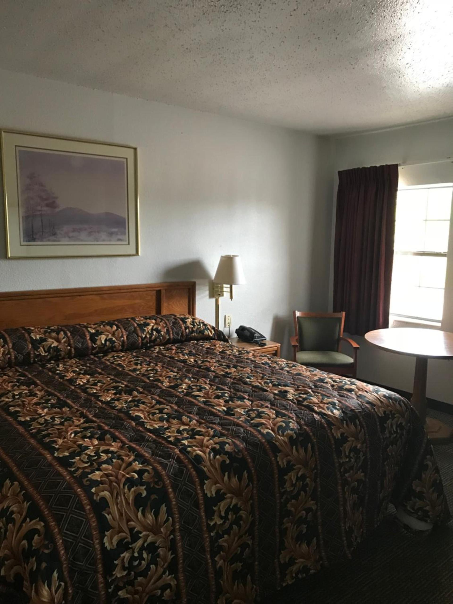 Budget Inn photo 12