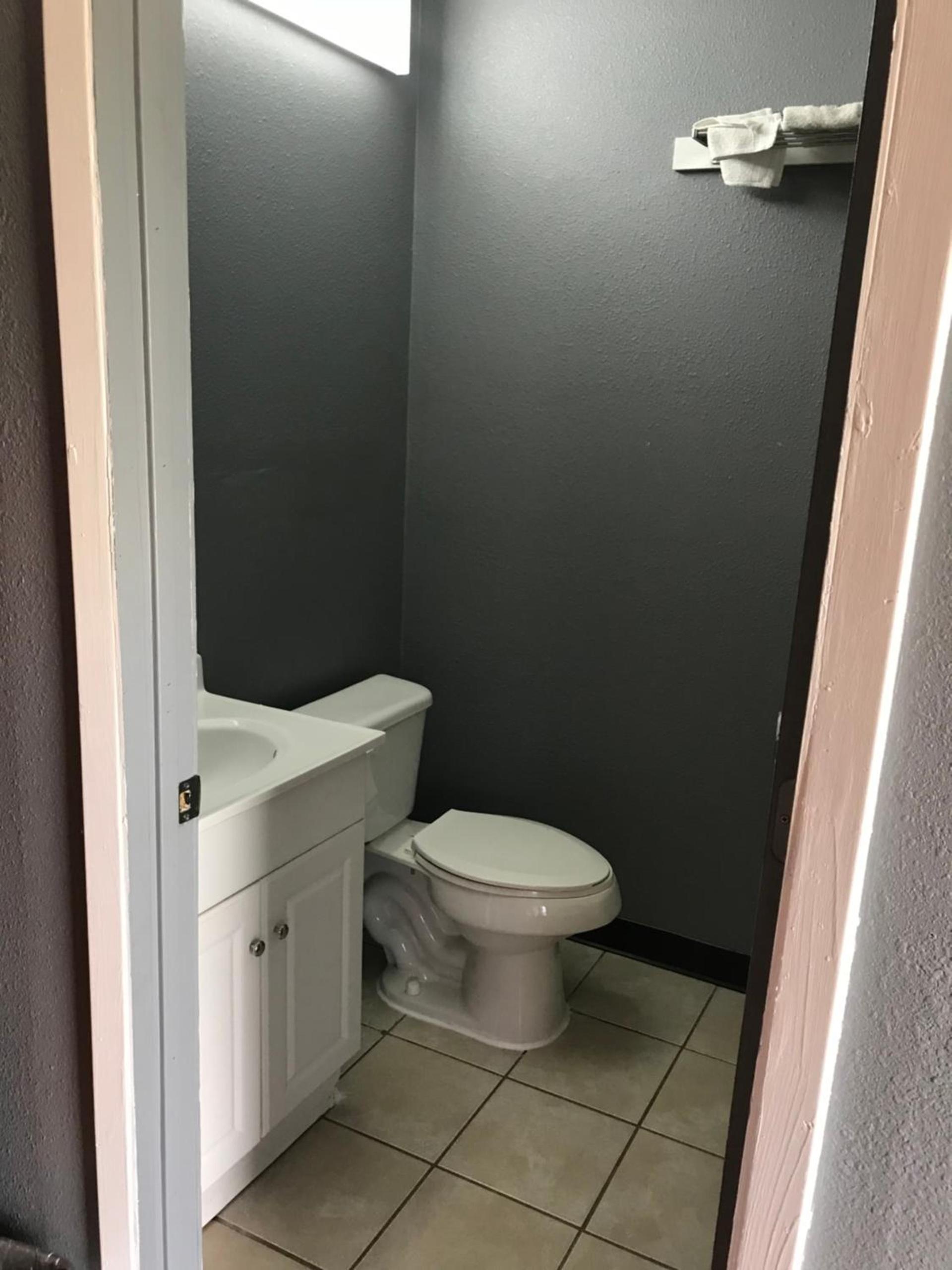 Budget Inn photo 10