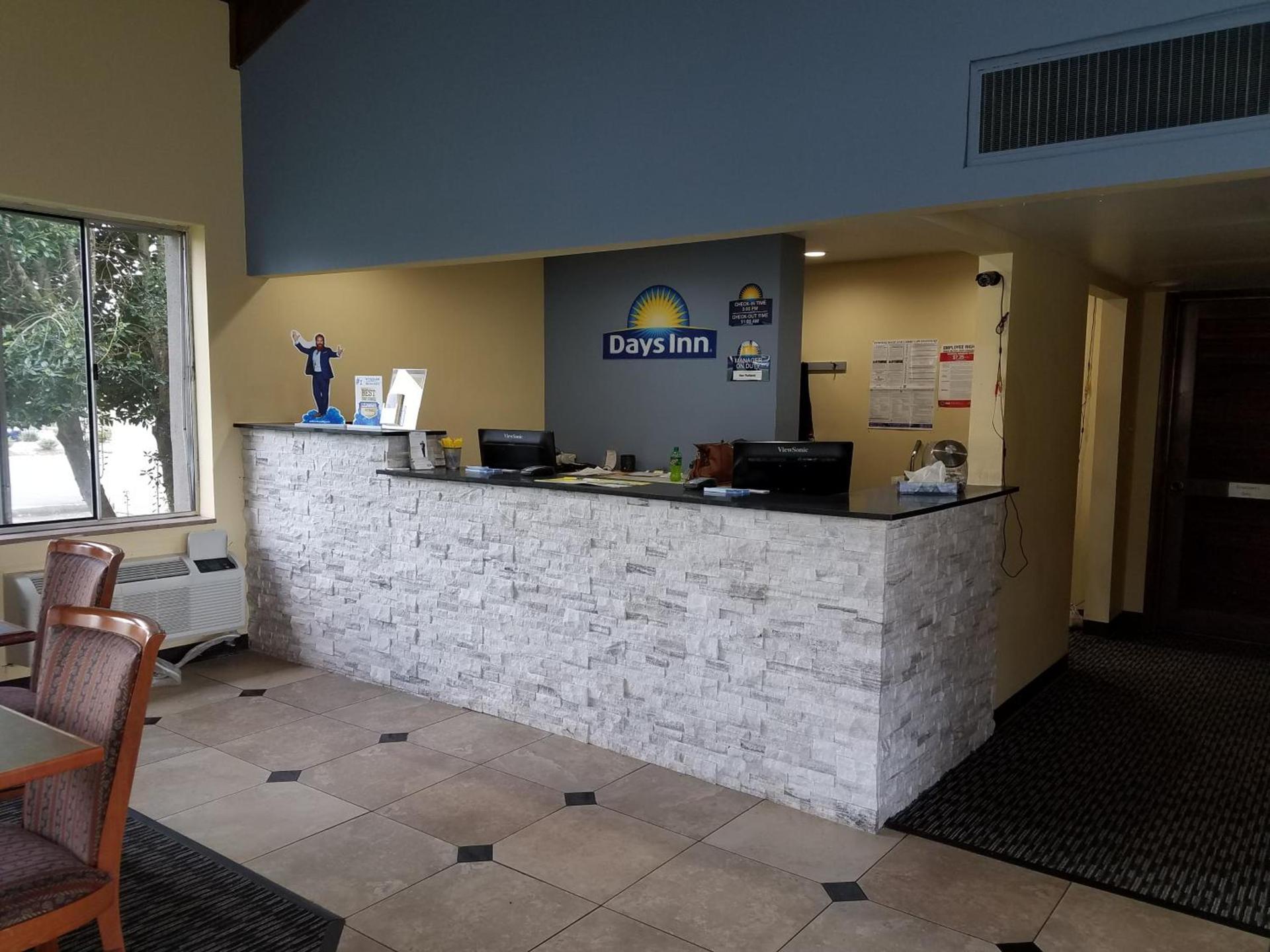 Days Inn by Wyndham Oak Ridge Knoxville photo 31