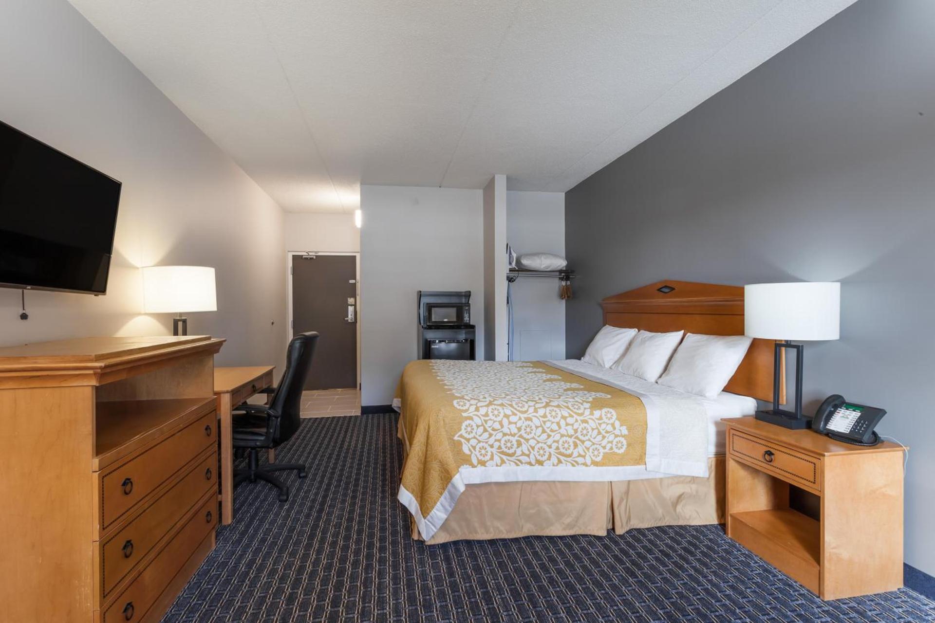 Days Inn & Suites by Wyndham Lancaster Amish Country photo 55