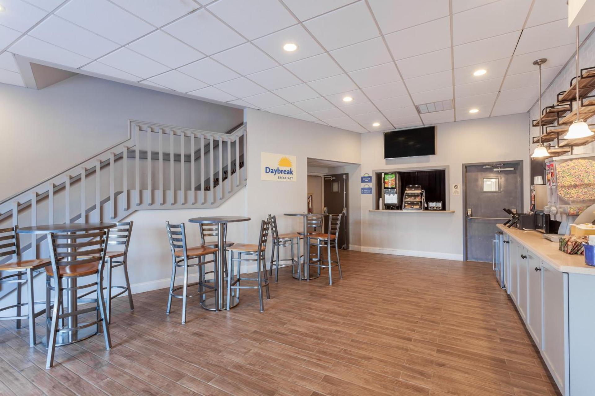 Days Inn & Suites by Wyndham Lancaster Amish Country photo 52