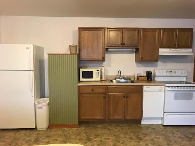 Longliner Lodge and Suites photo 3