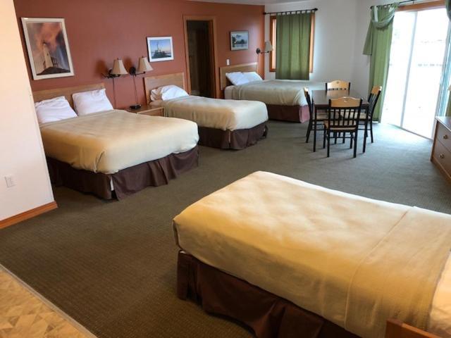 Longliner Lodge and Suites photo 2
