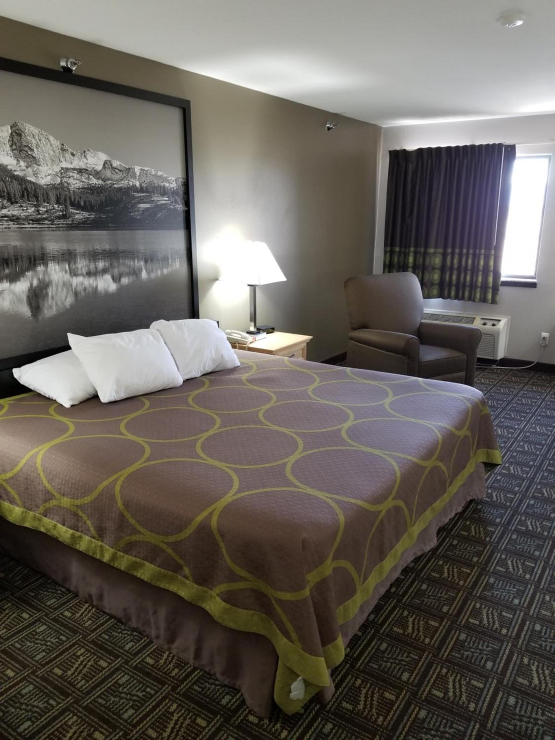 Super 8 by Wyndham Fort Collins photo 19