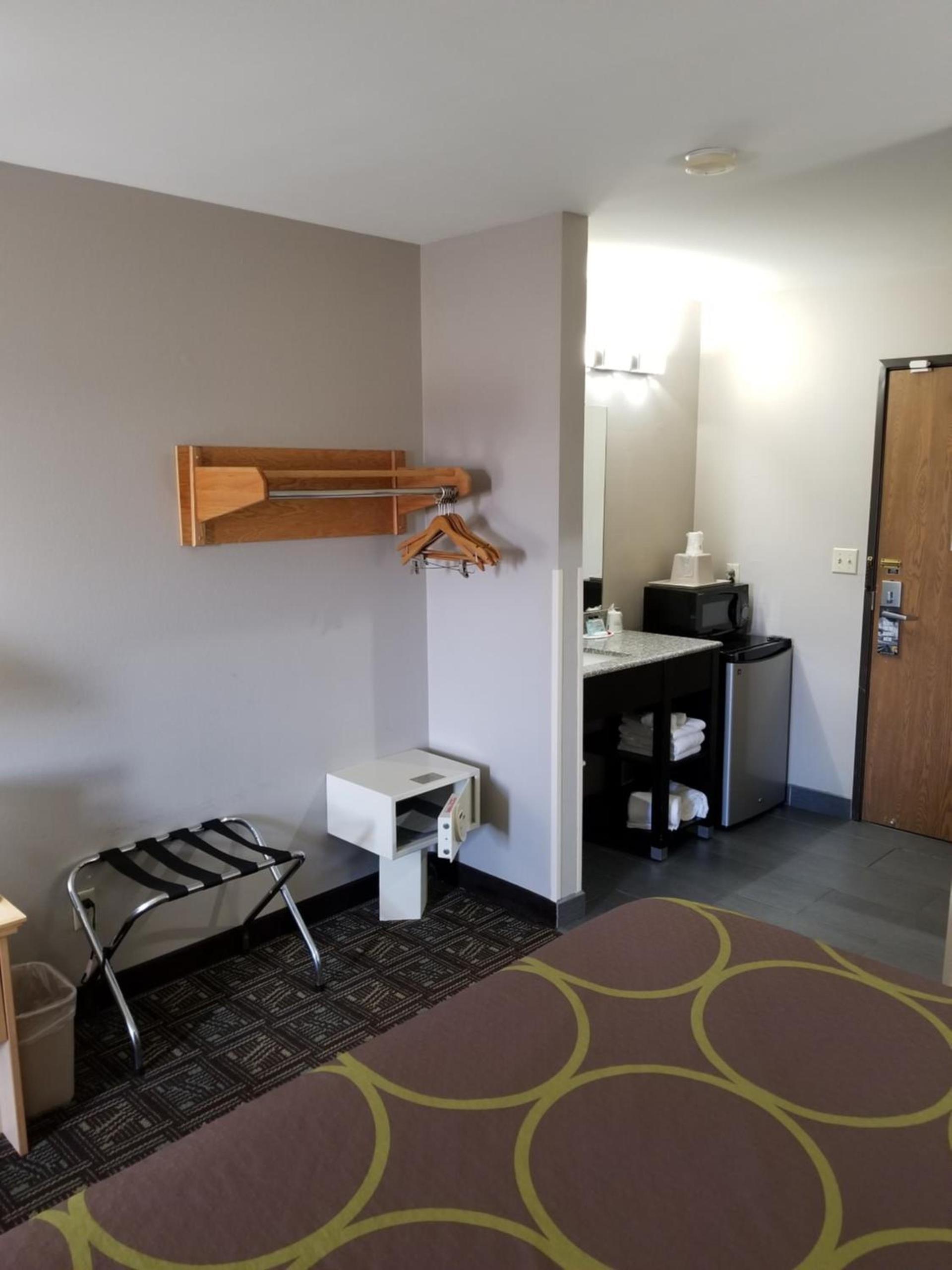 Super 8 by Wyndham Fort Collins photo 22