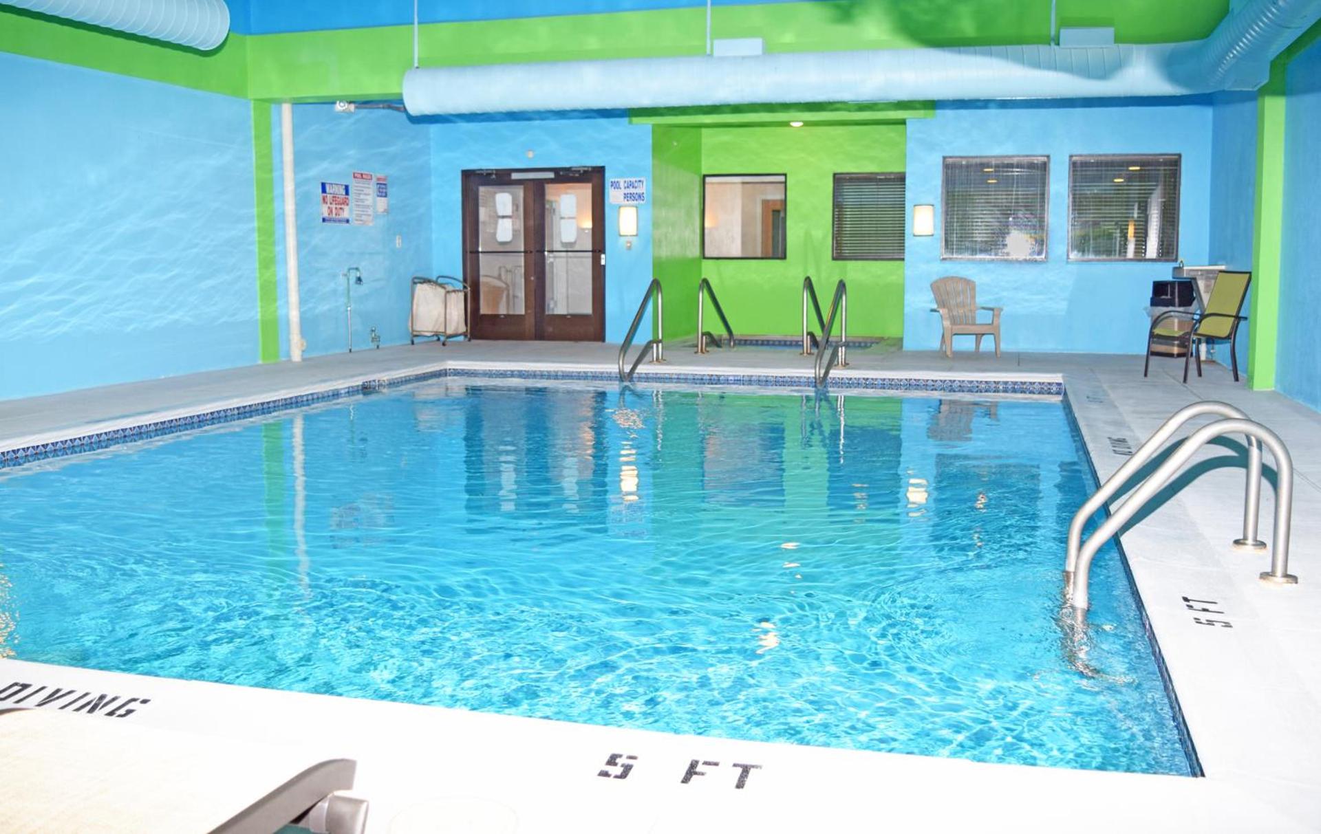 Beachfront Hotel Houghton Lake photo 32