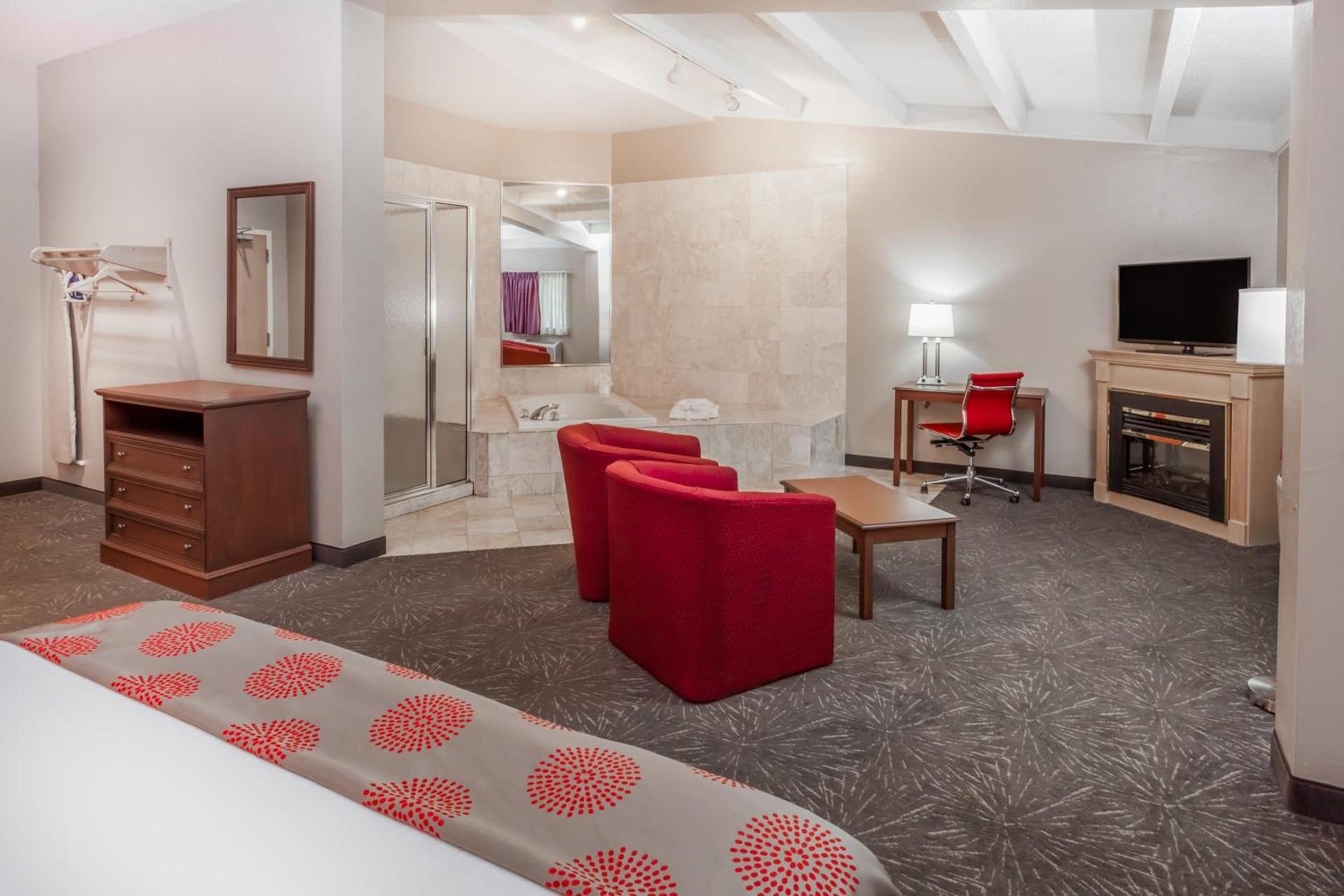 Ramada by Wyndham Hammond Hotel & Conference Center photo 30