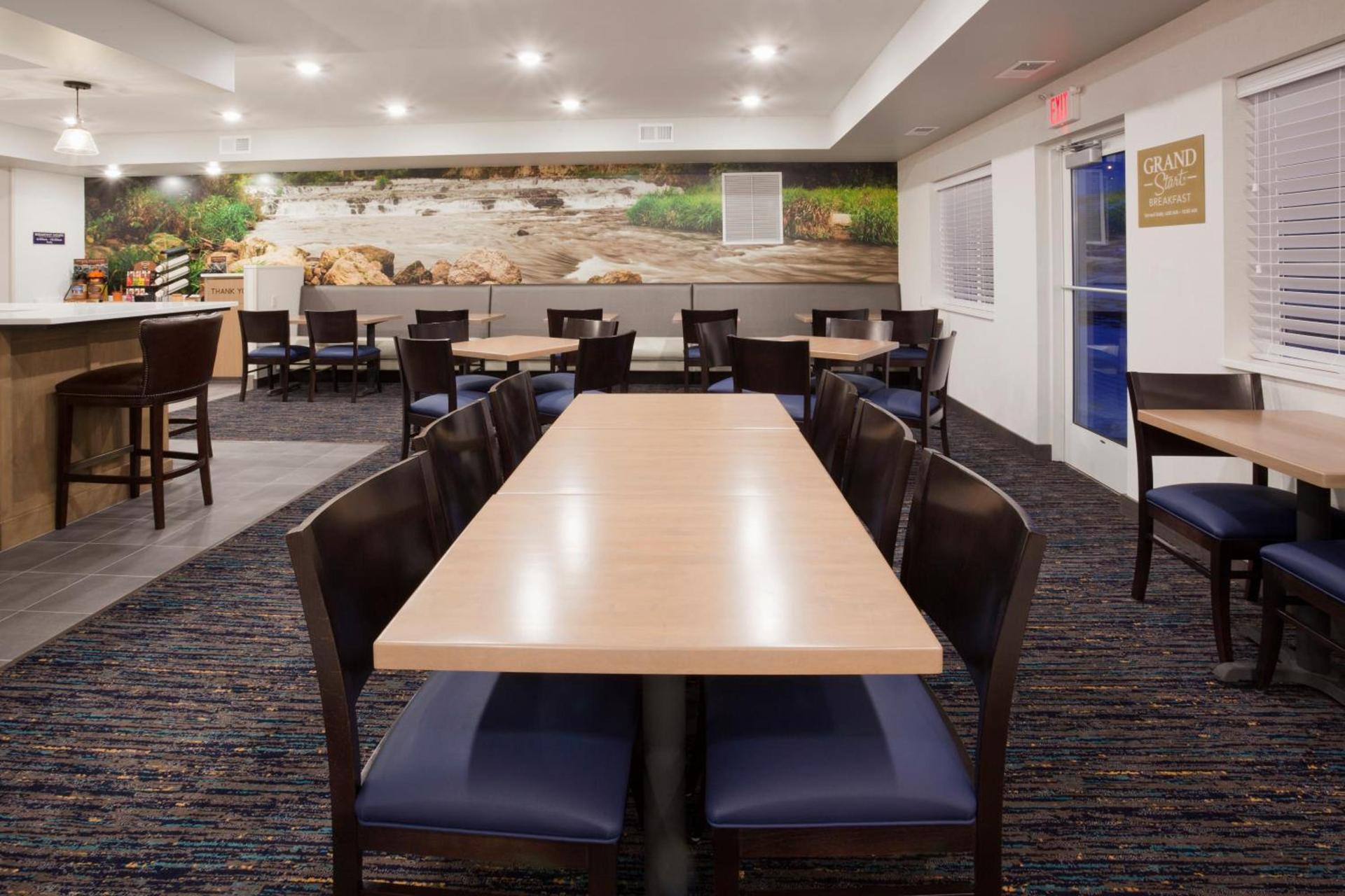 GrandStay Hotel & Suites photo 26