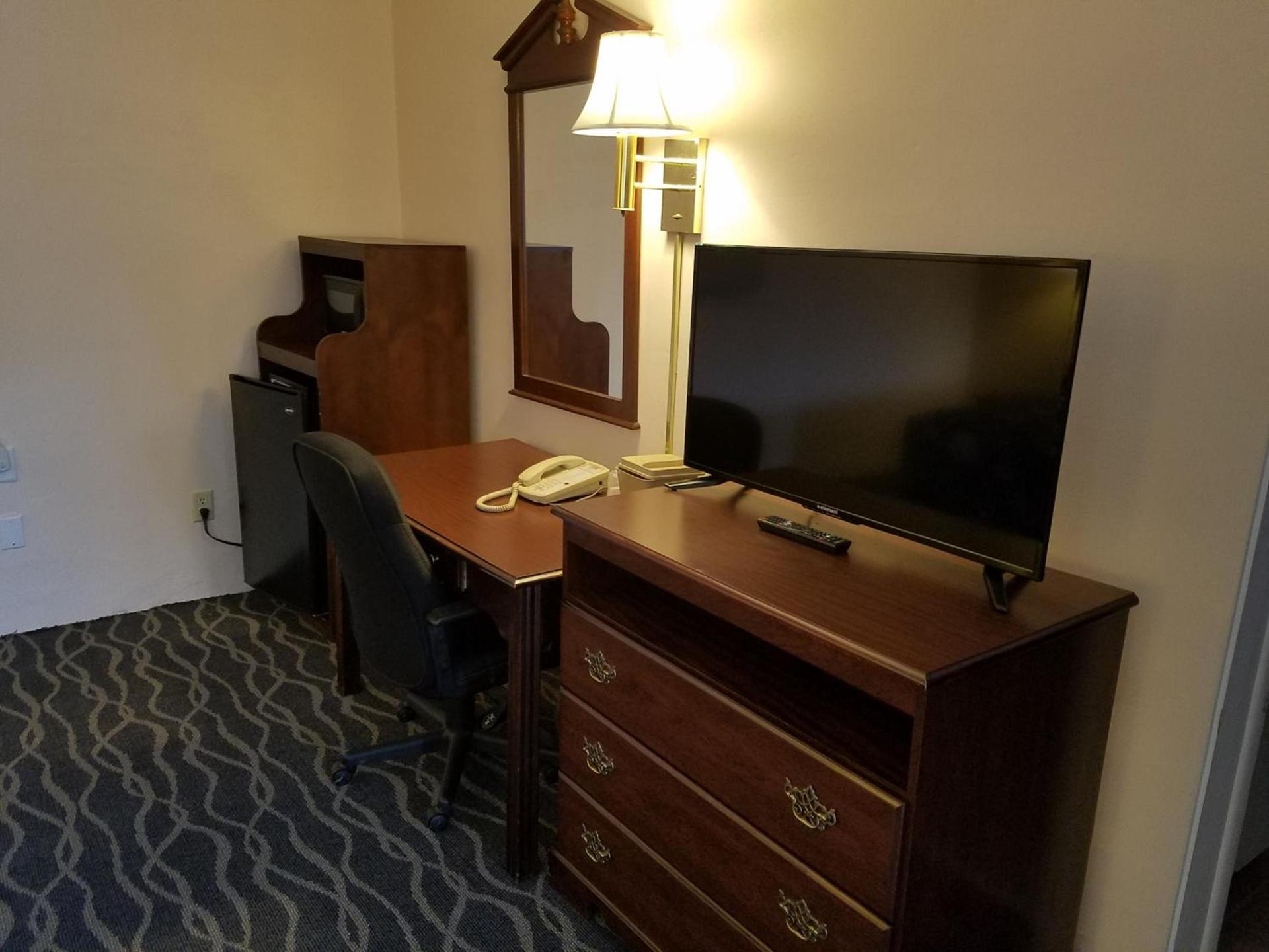 Budget Host Inn photo 18