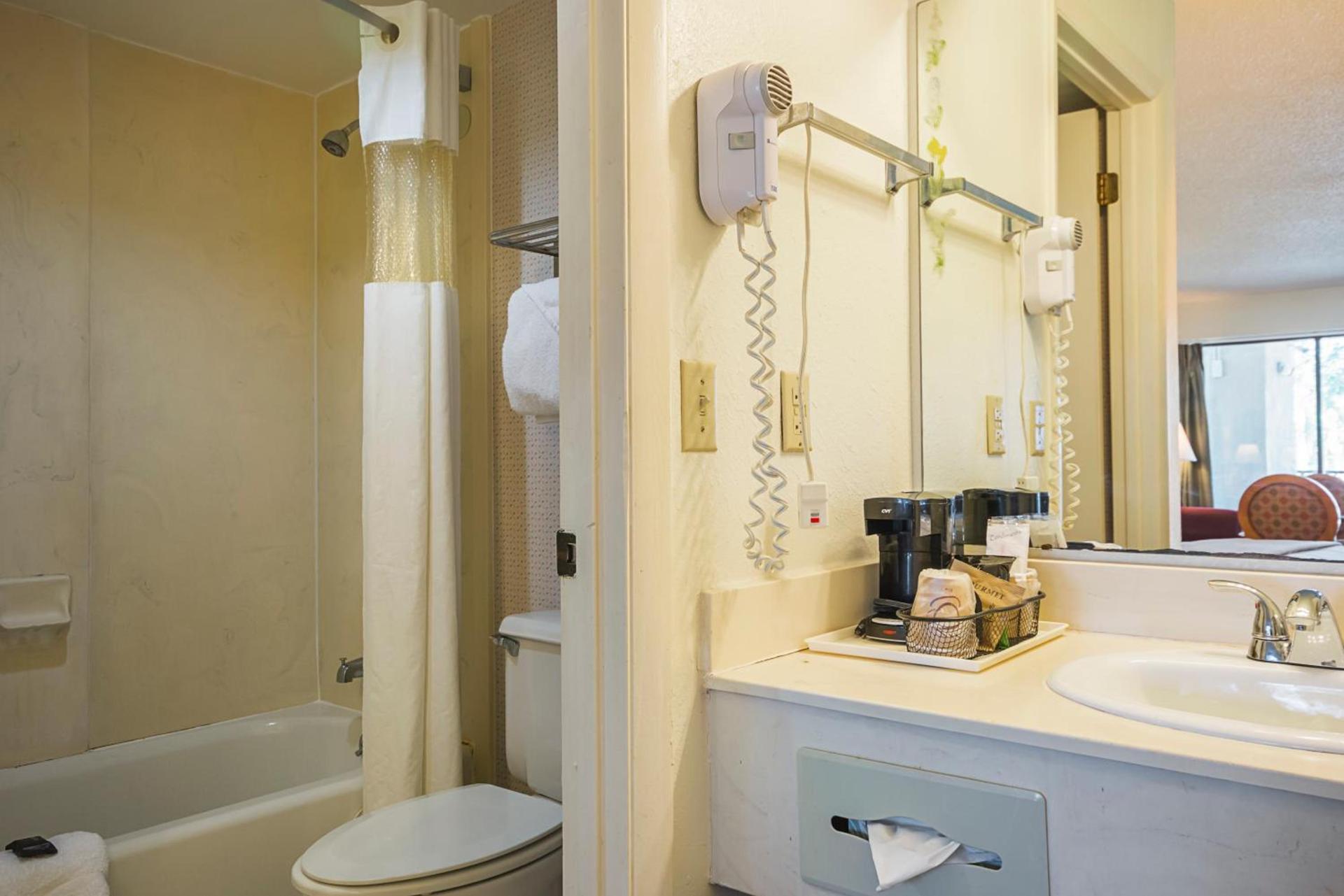 Americas Best Value Inn & Suites Melbourne photo 14