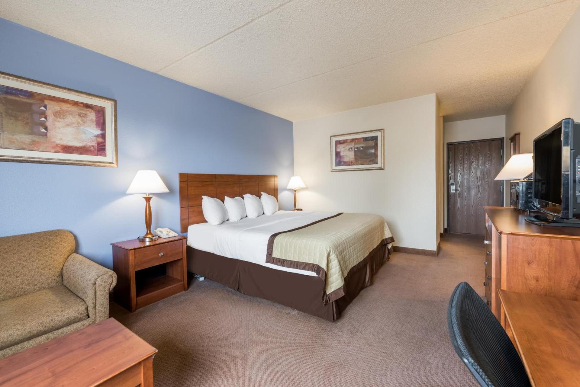 Ramada by Wyndham Fargo photo 28